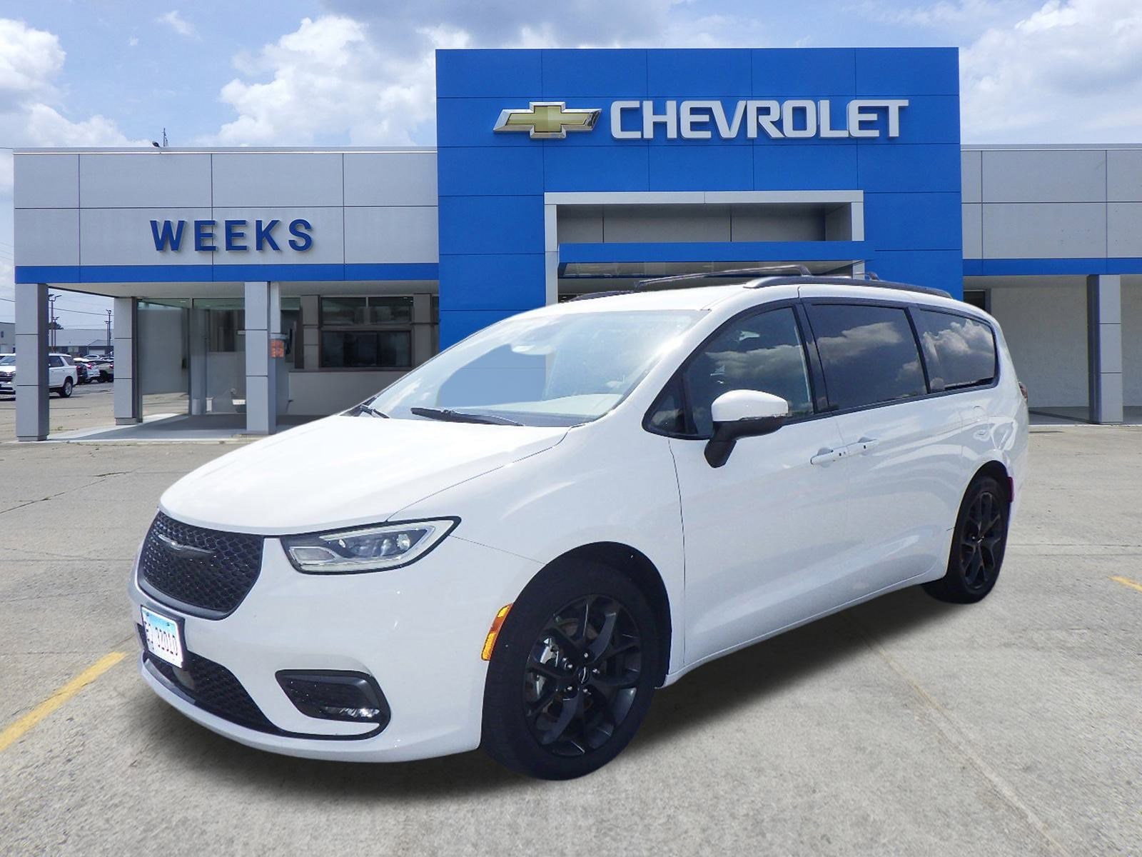 2023 Chrysler Pacifica Touring L's photo