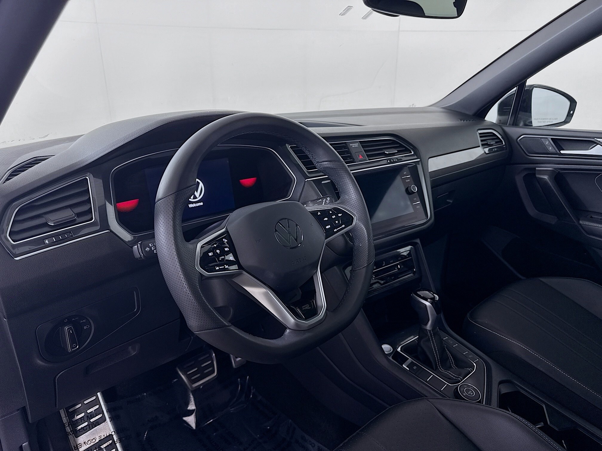 2022 Volkswagen Tiguan SE R-Line Black photo 4