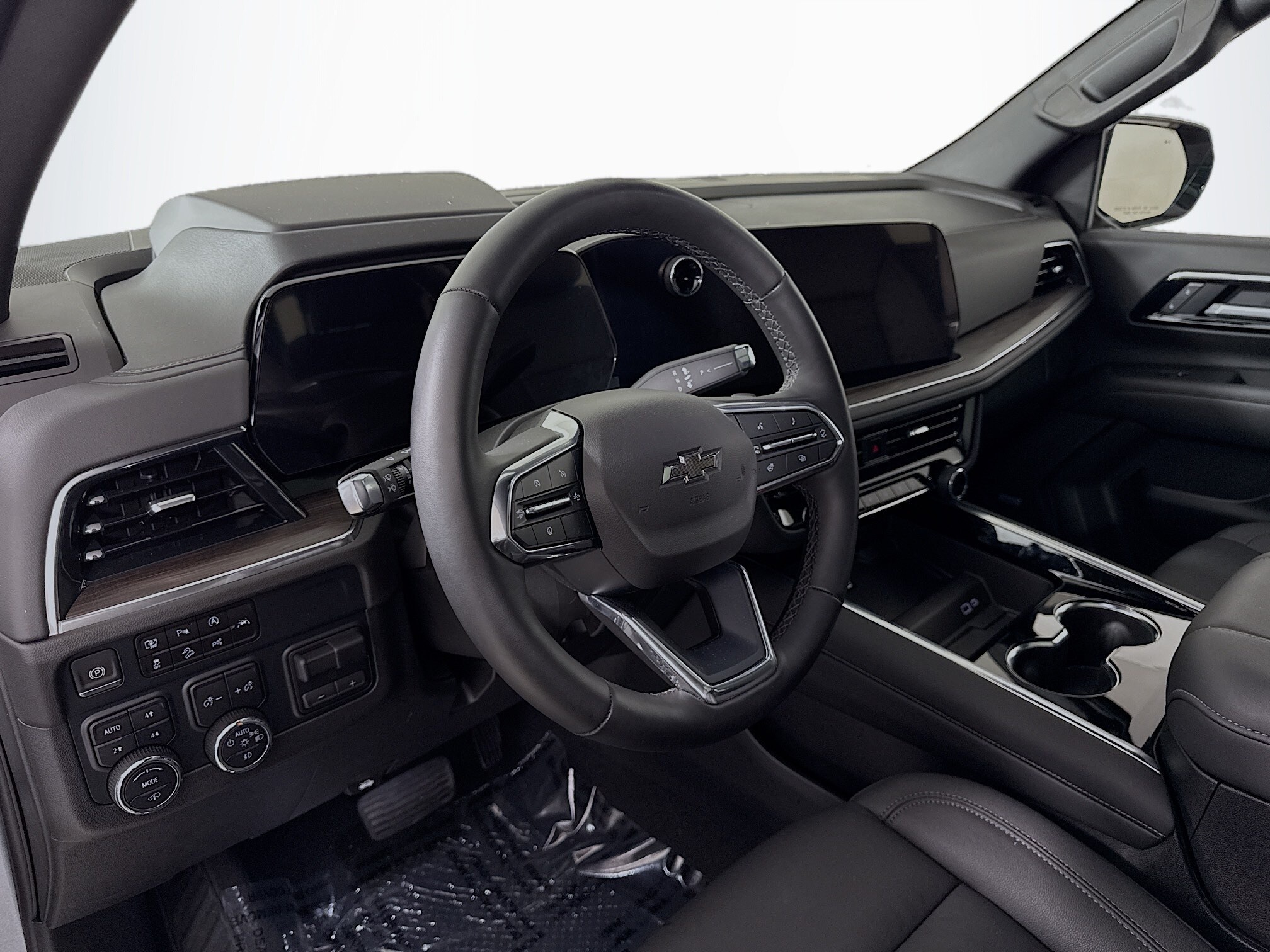 2025 Chevrolet Suburban Z71 photo 3