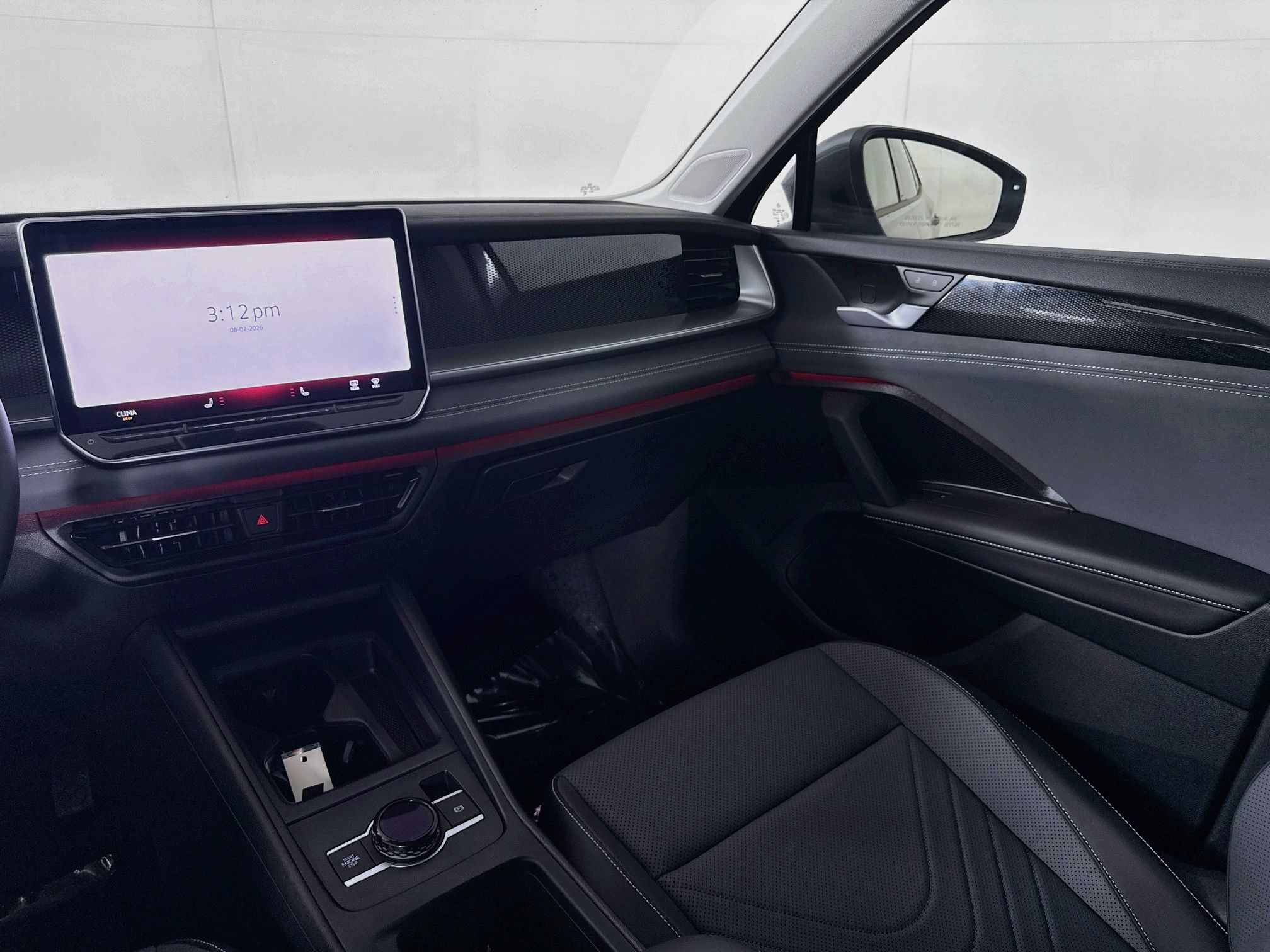 2025 Volkswagen Tiguan SE - Photo 19