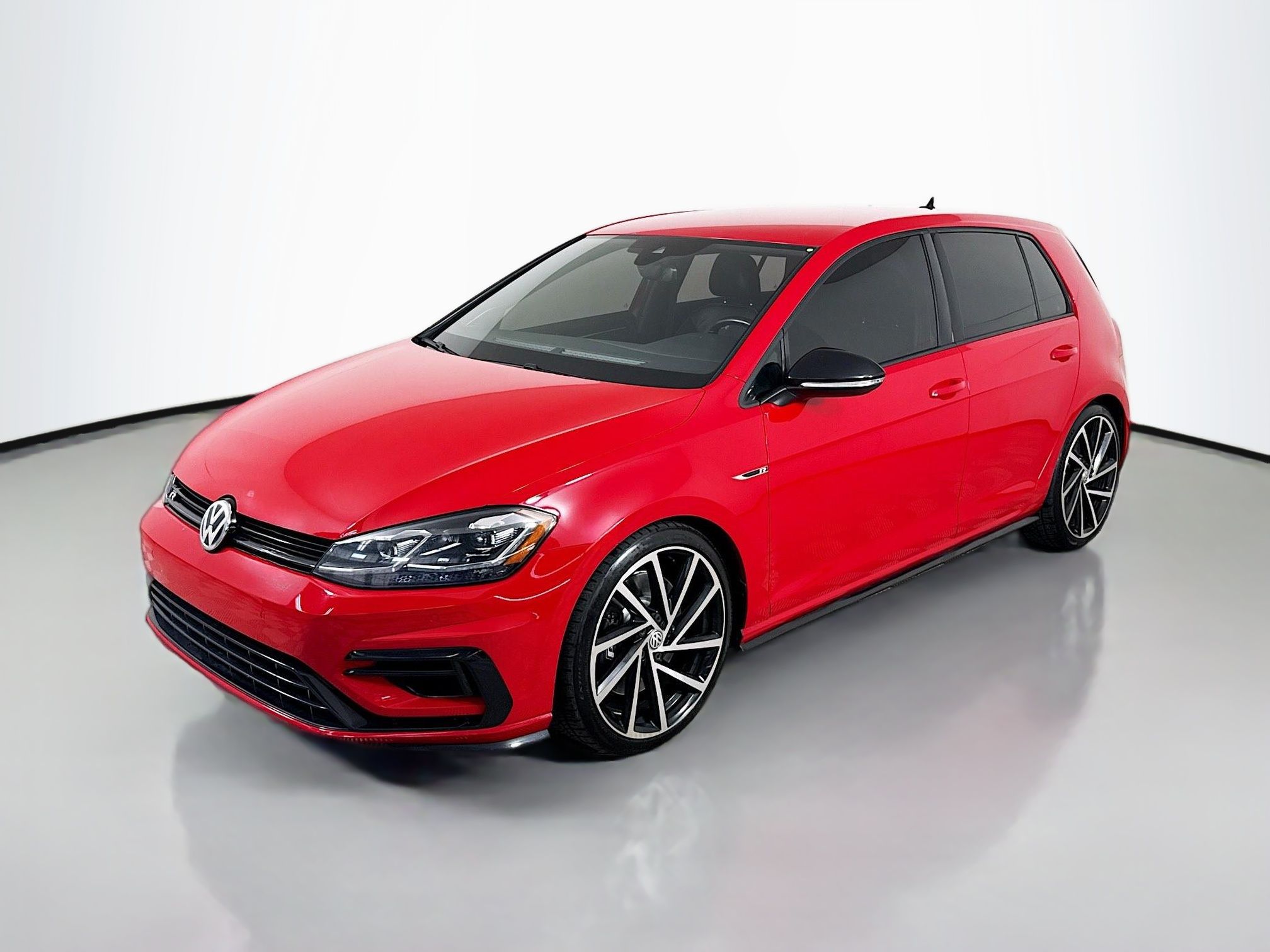 2018 Volkswagen Golf R w/DCC & Navigation 4-door DSG's photo