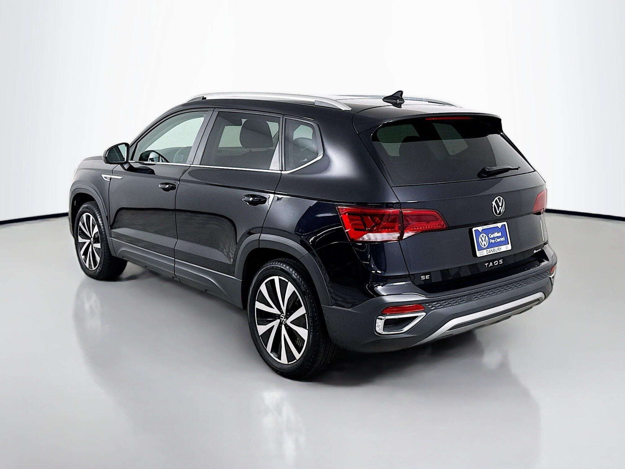 2022 Volkswagen Taos SE photo 3