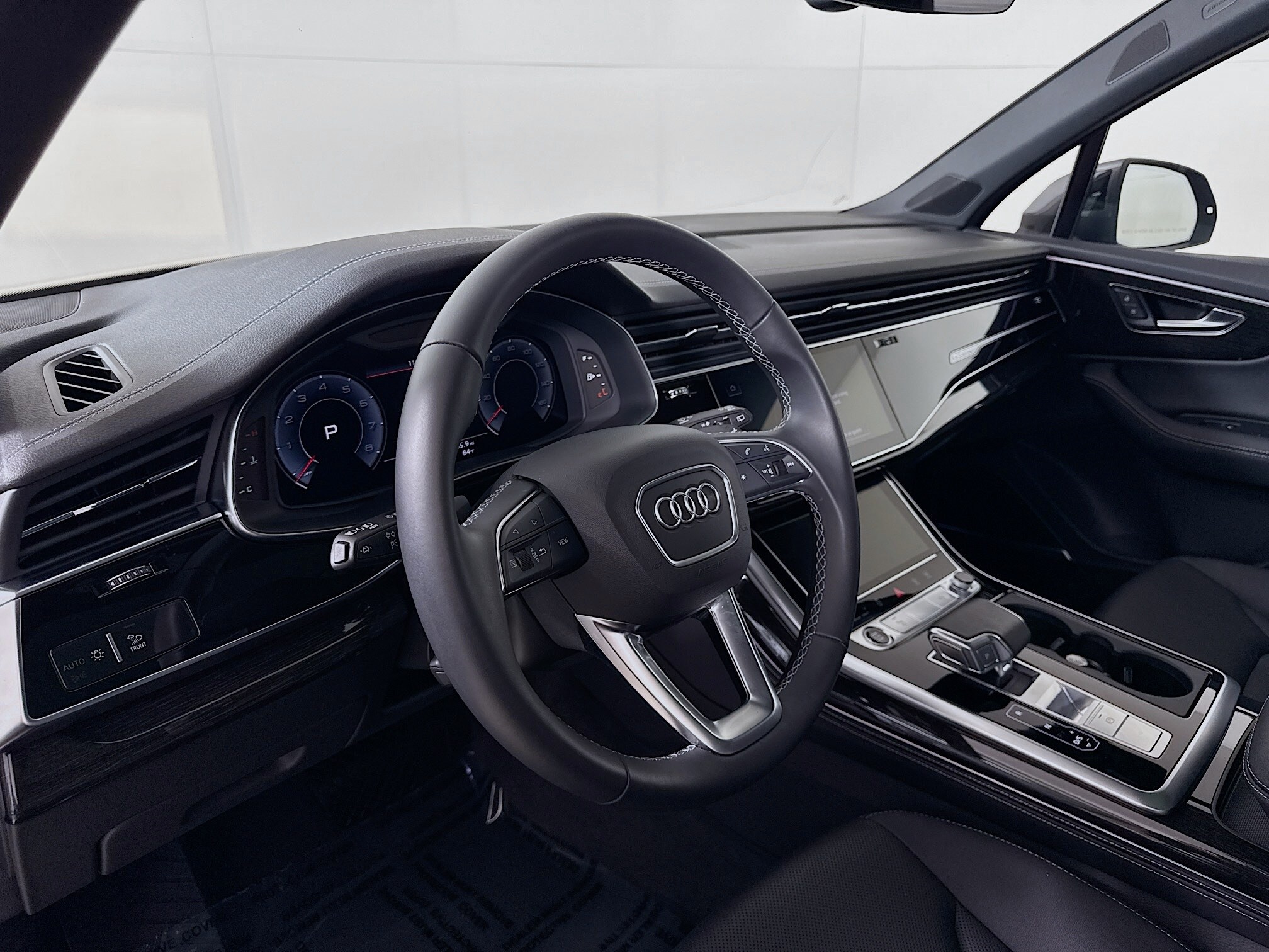 2025 Audi Q7 55 Premium Plus photo 4