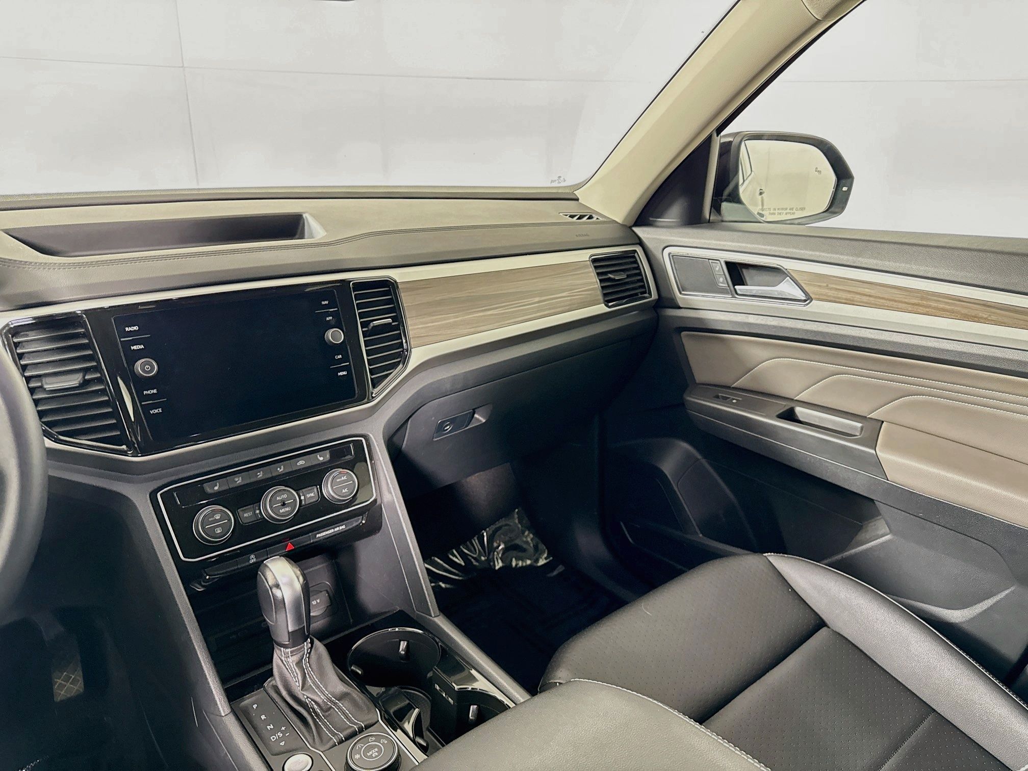 2023 Volkswagen Atlas SEL - Photo 23