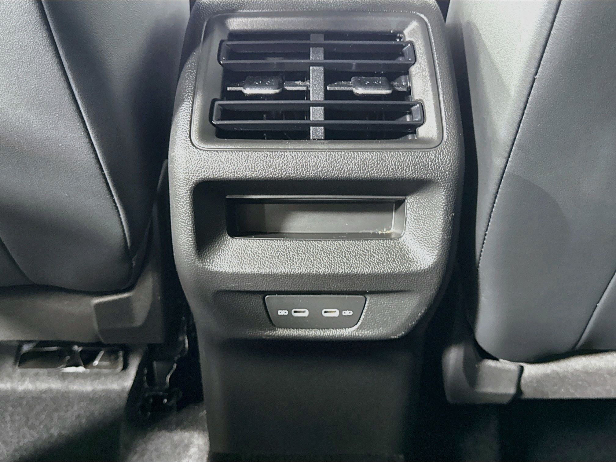 2025 Volkswagen Tiguan SE - Photo 20