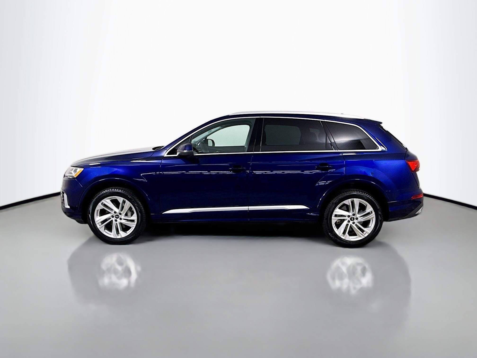 2023 Audi Q7 55 Premium Plus photo 2