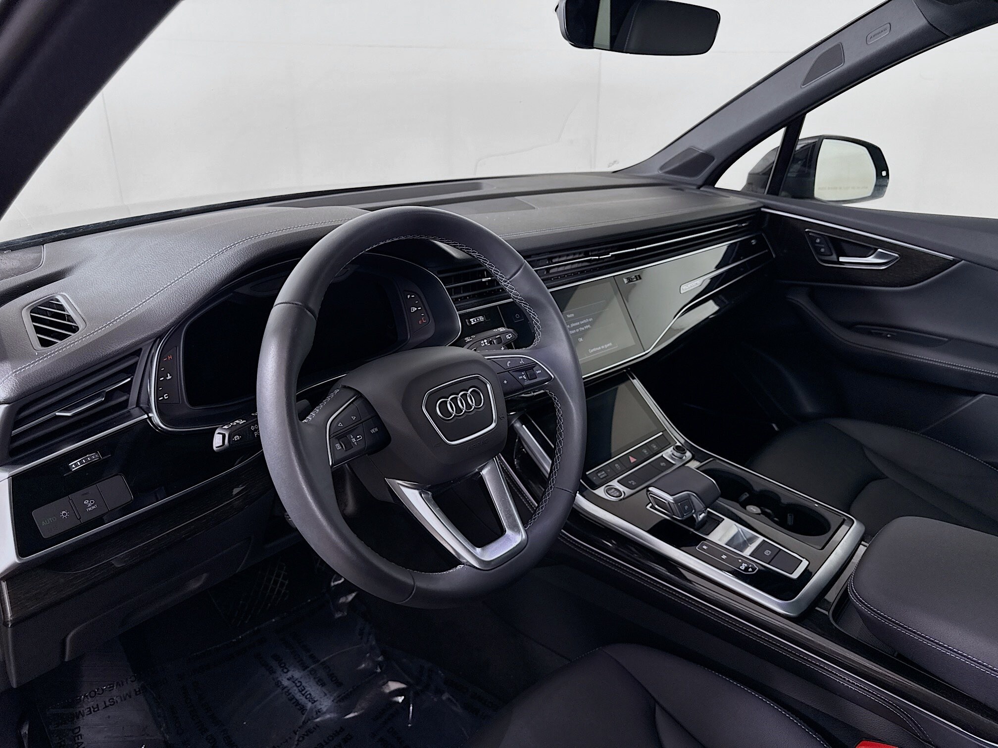 2025 Audi Q7 55 Premium Plus photo 4
