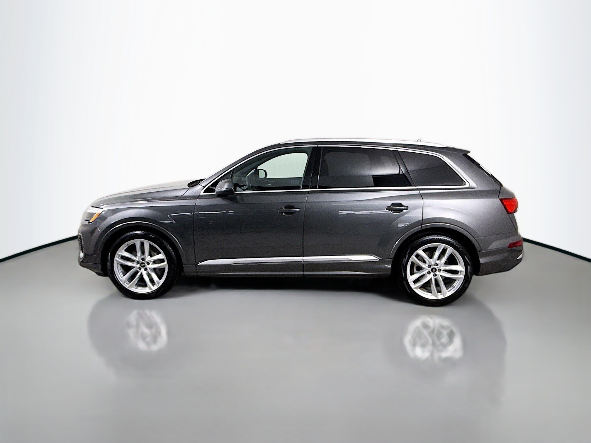 2025 Audi Q7 55 Premium Plus photo 2