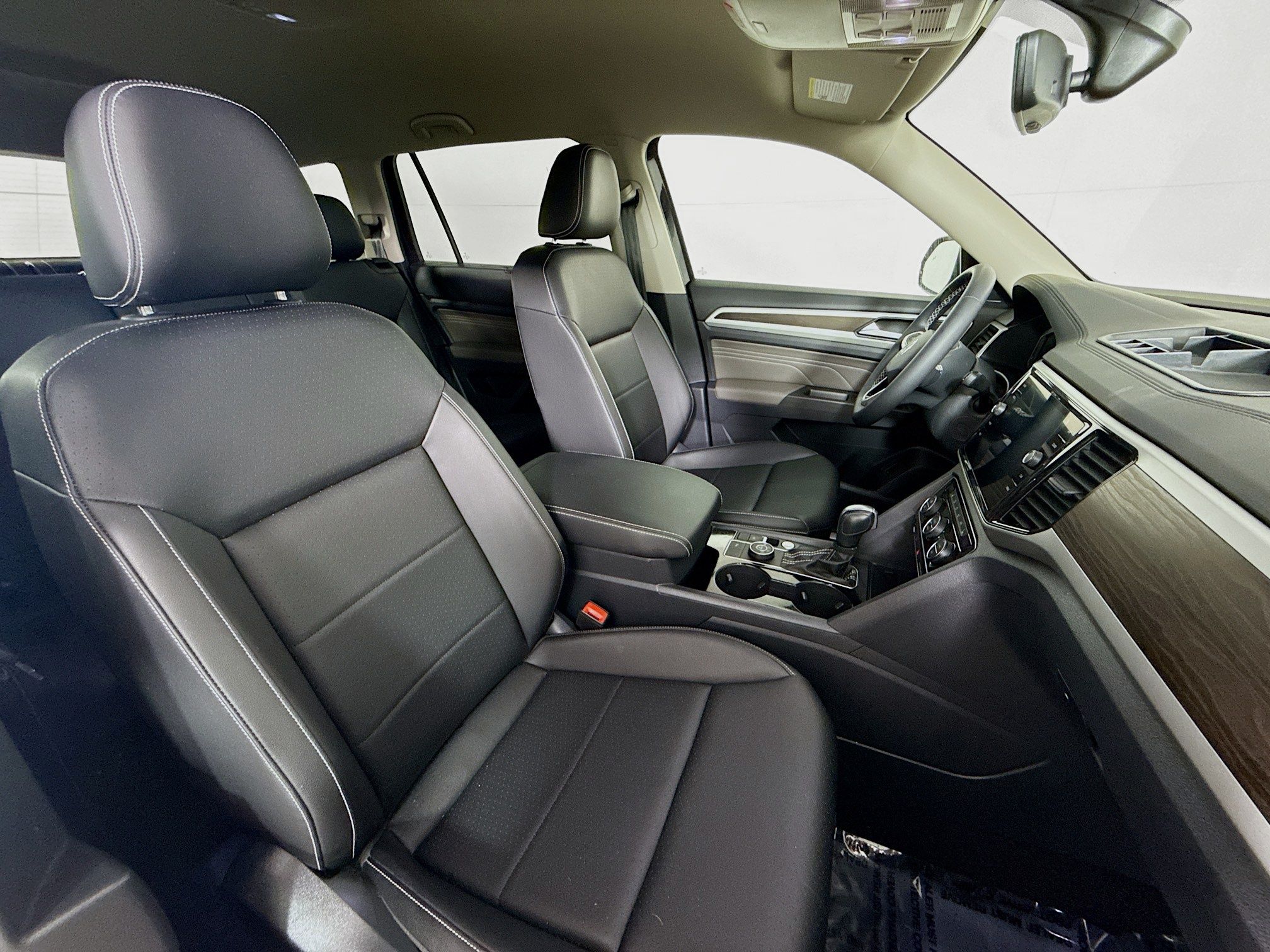 2023 Volkswagen Atlas SE w/Tech - Photo 26