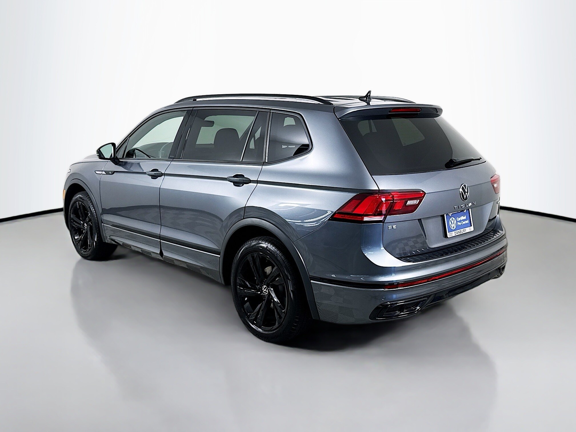 2024 Volkswagen Tiguan SE R-Line Black photo 3