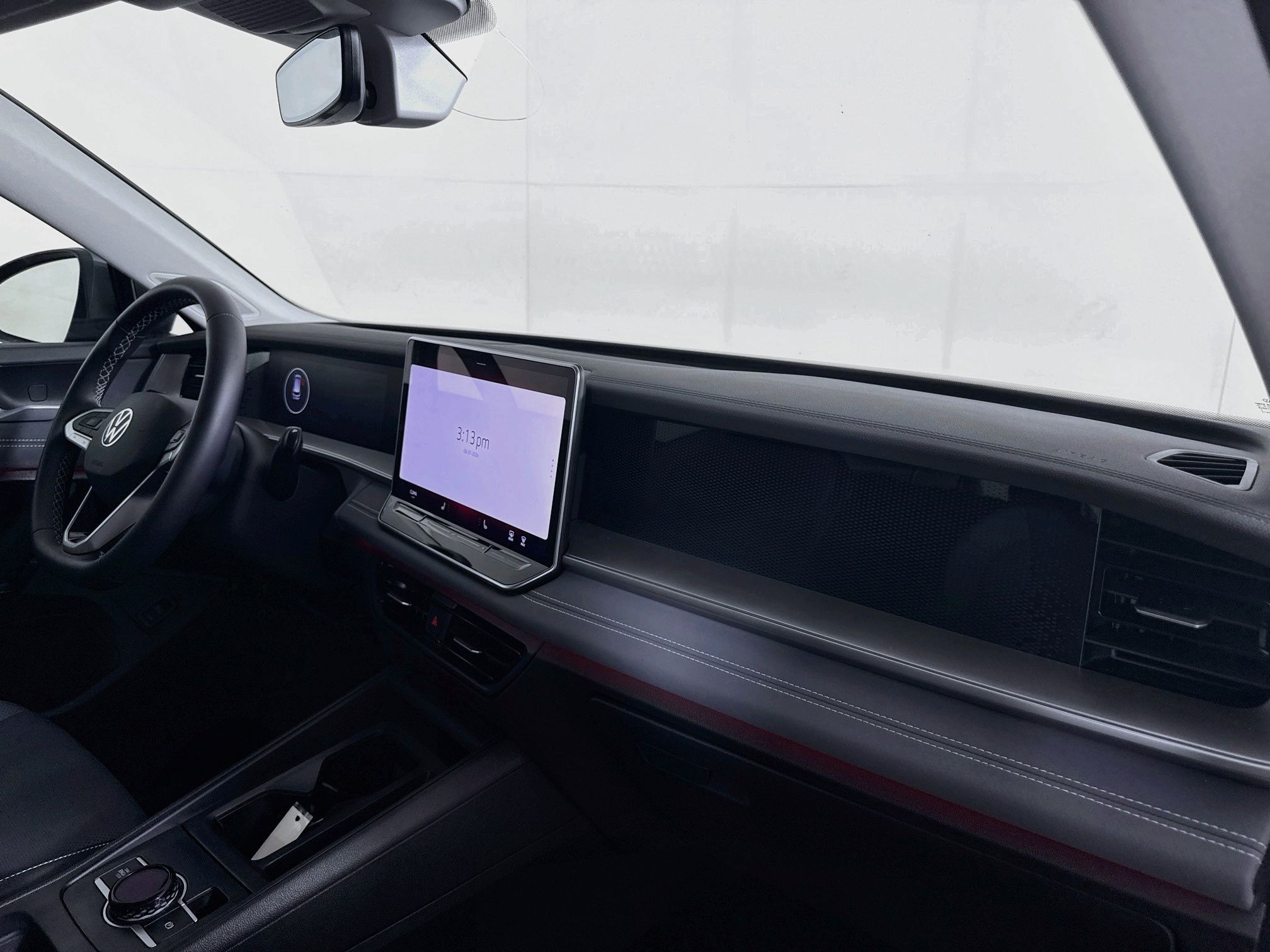 2025 Volkswagen Tiguan SE - Photo 24