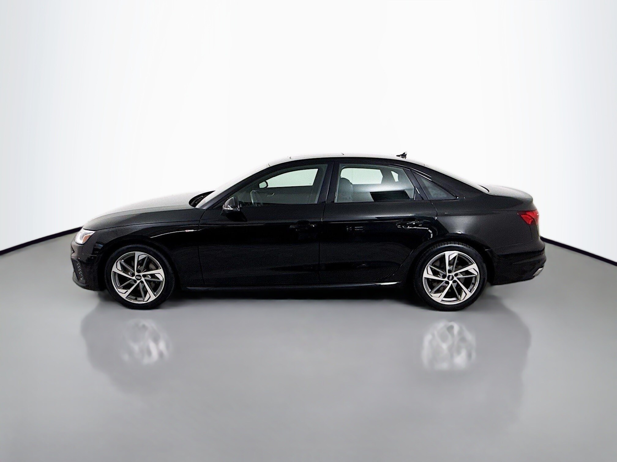 2021 Audi A4 45 S line Premium Plus photo 2