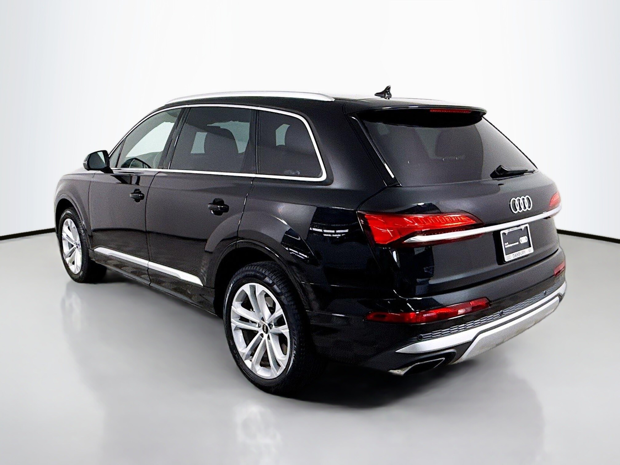 2025 Audi Q7 55 Premium Plus photo 3