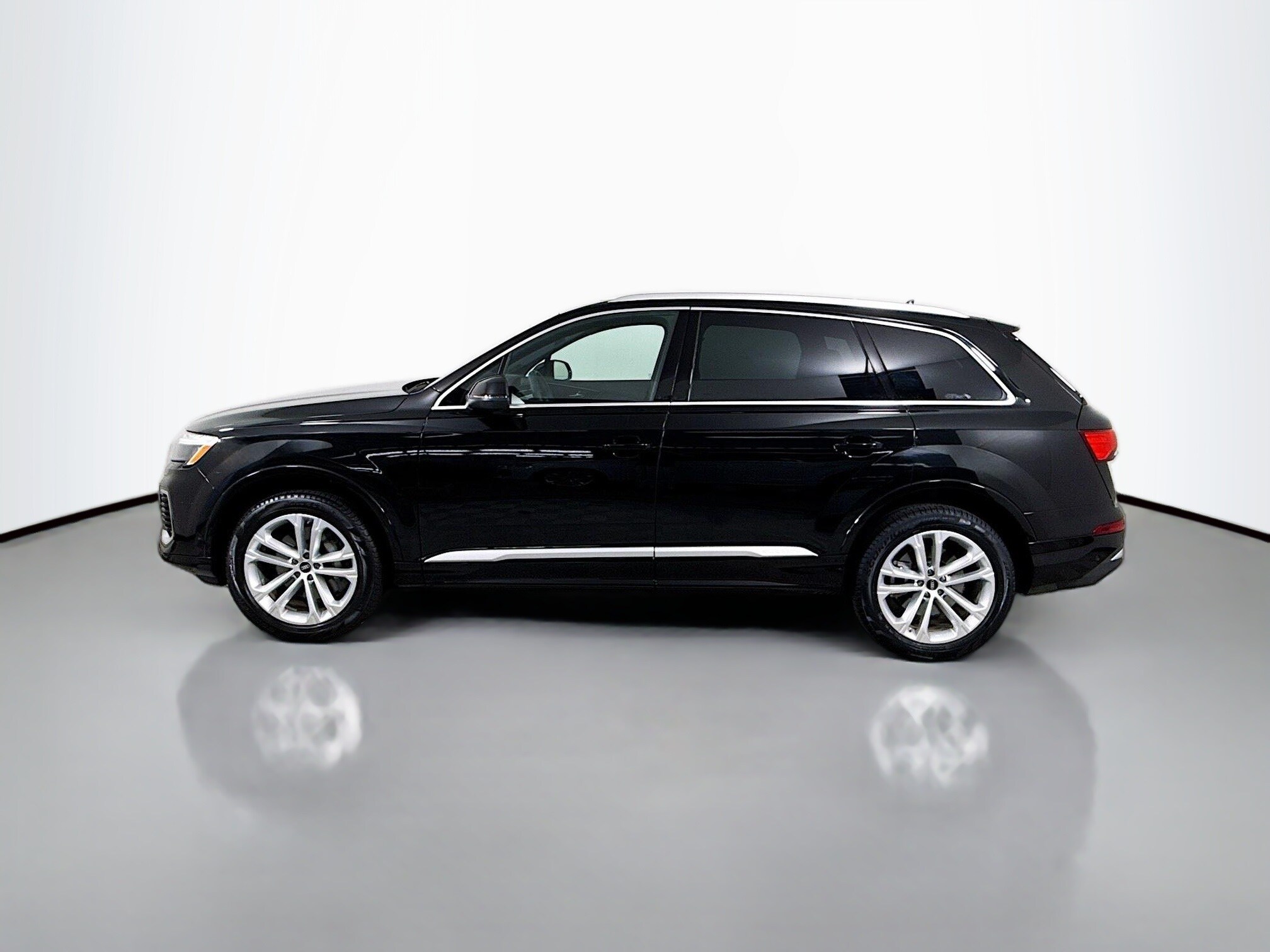 2025 Audi Q7 55 Premium Plus photo 2