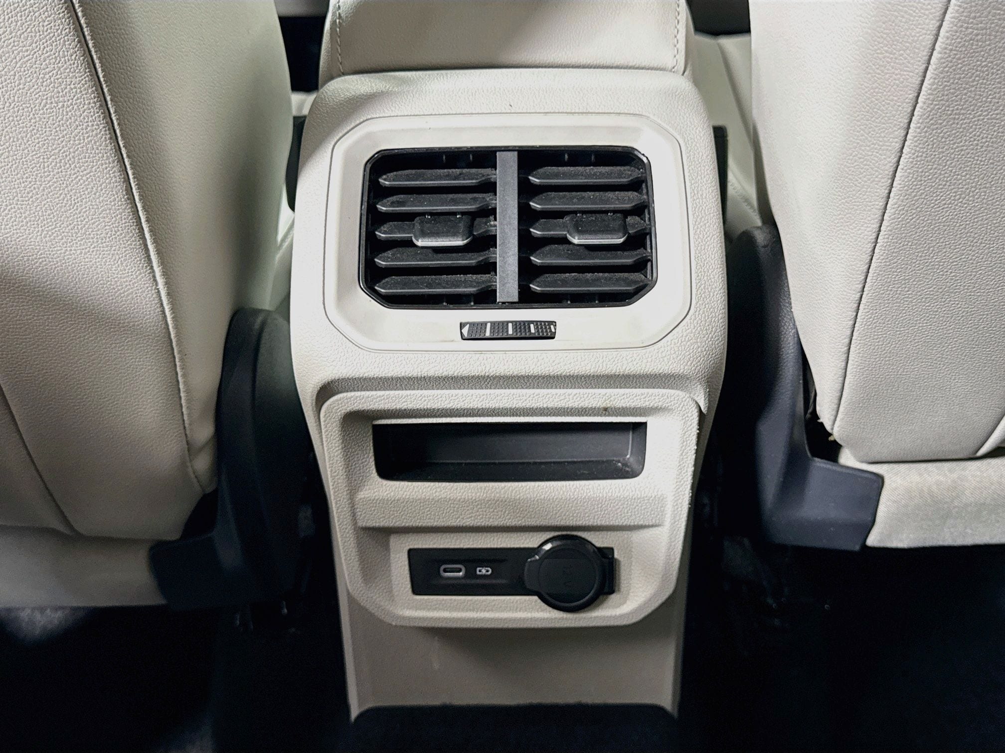 2024 Volkswagen Tiguan SE - Photo 23