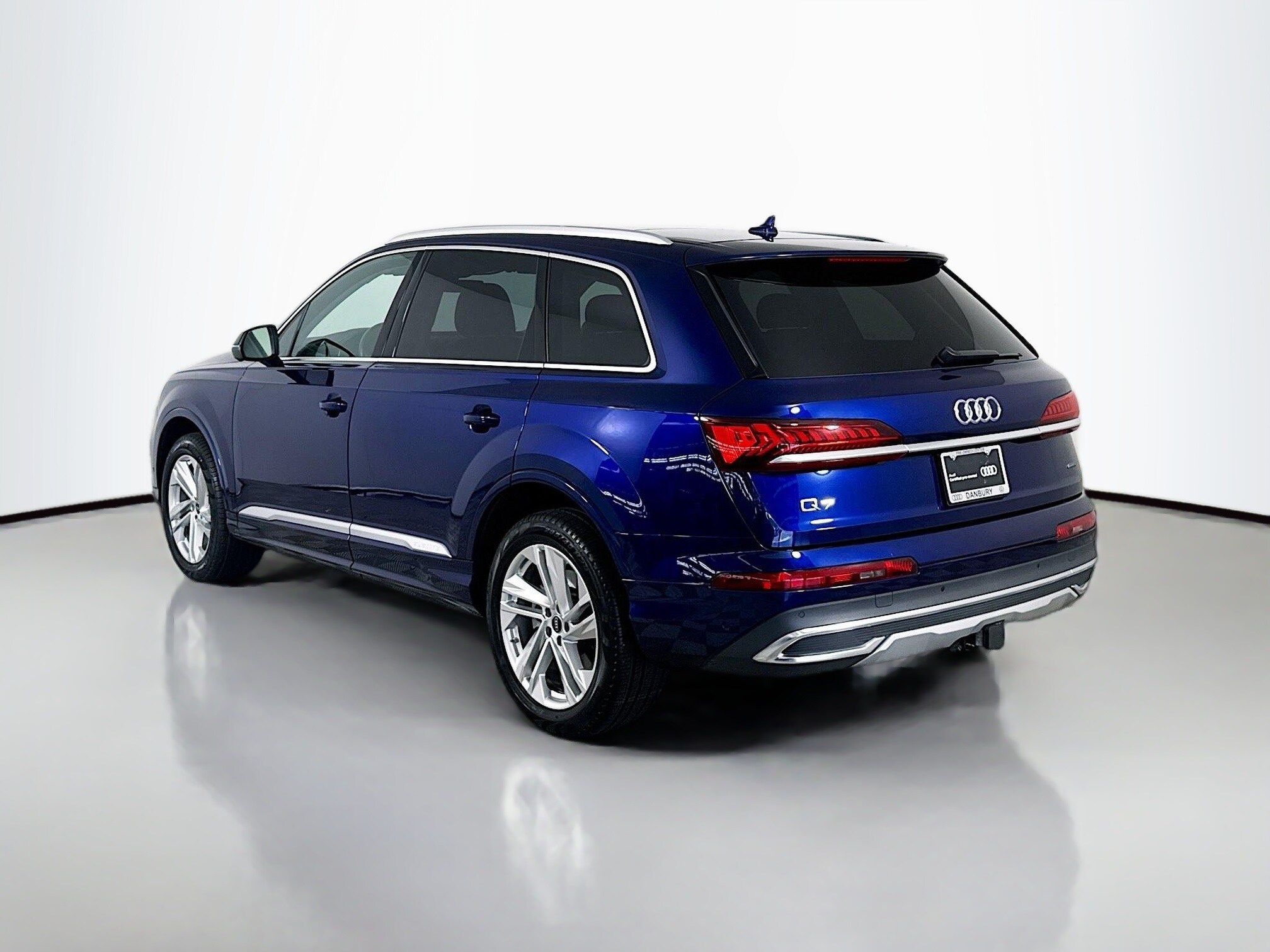 2023 Audi Q7 55 Premium Plus photo 3