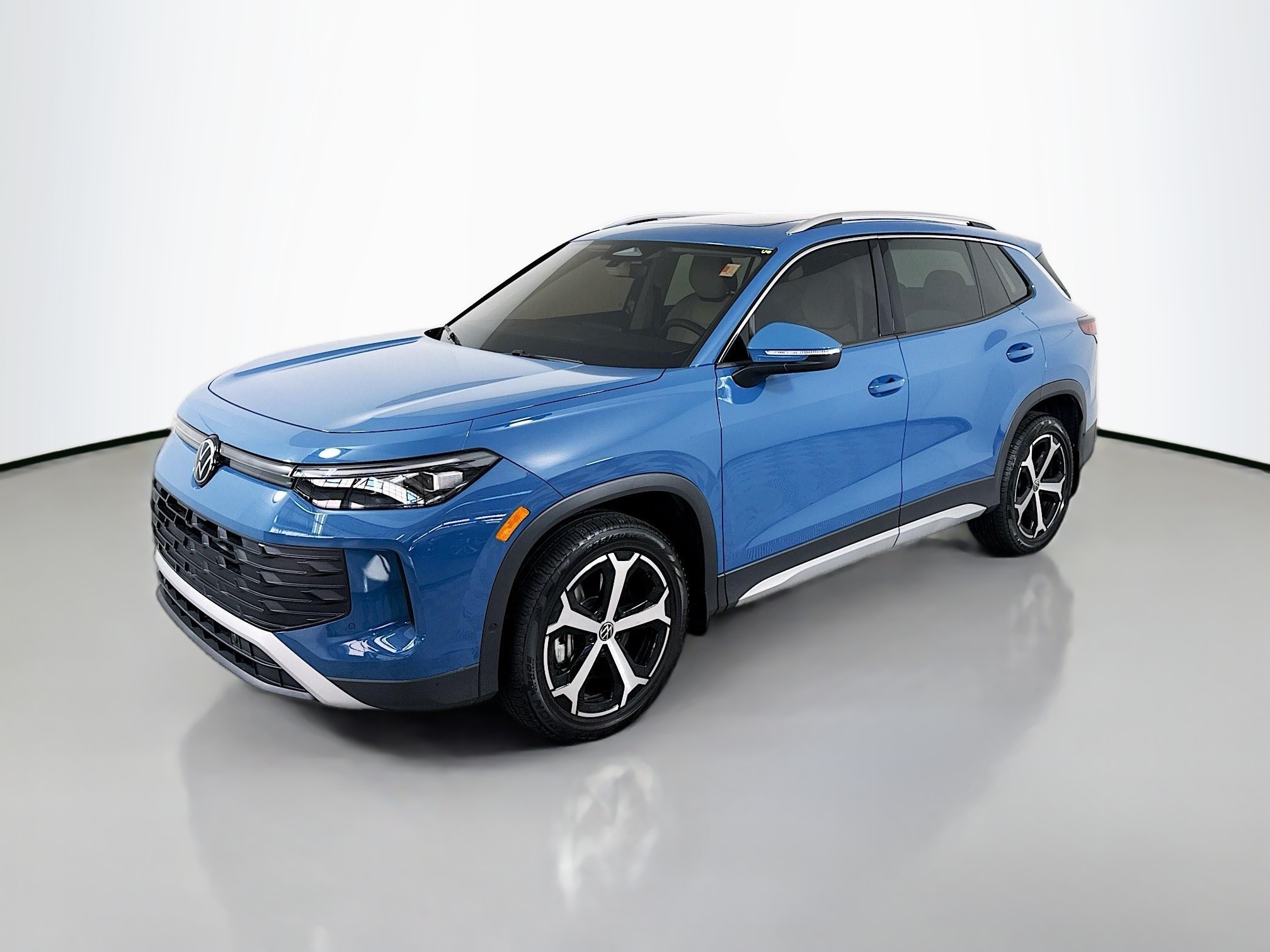 2025 Volkswagen Tiguan SE's photo