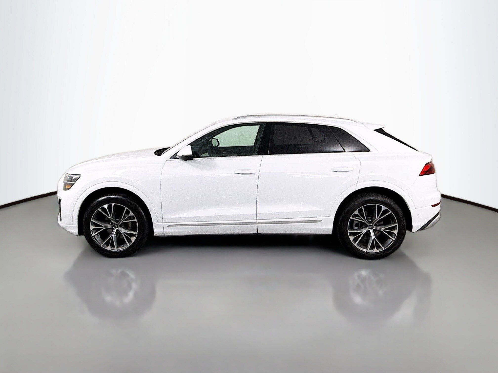 2025 Audi Q8 55 Premium Plus photo 2