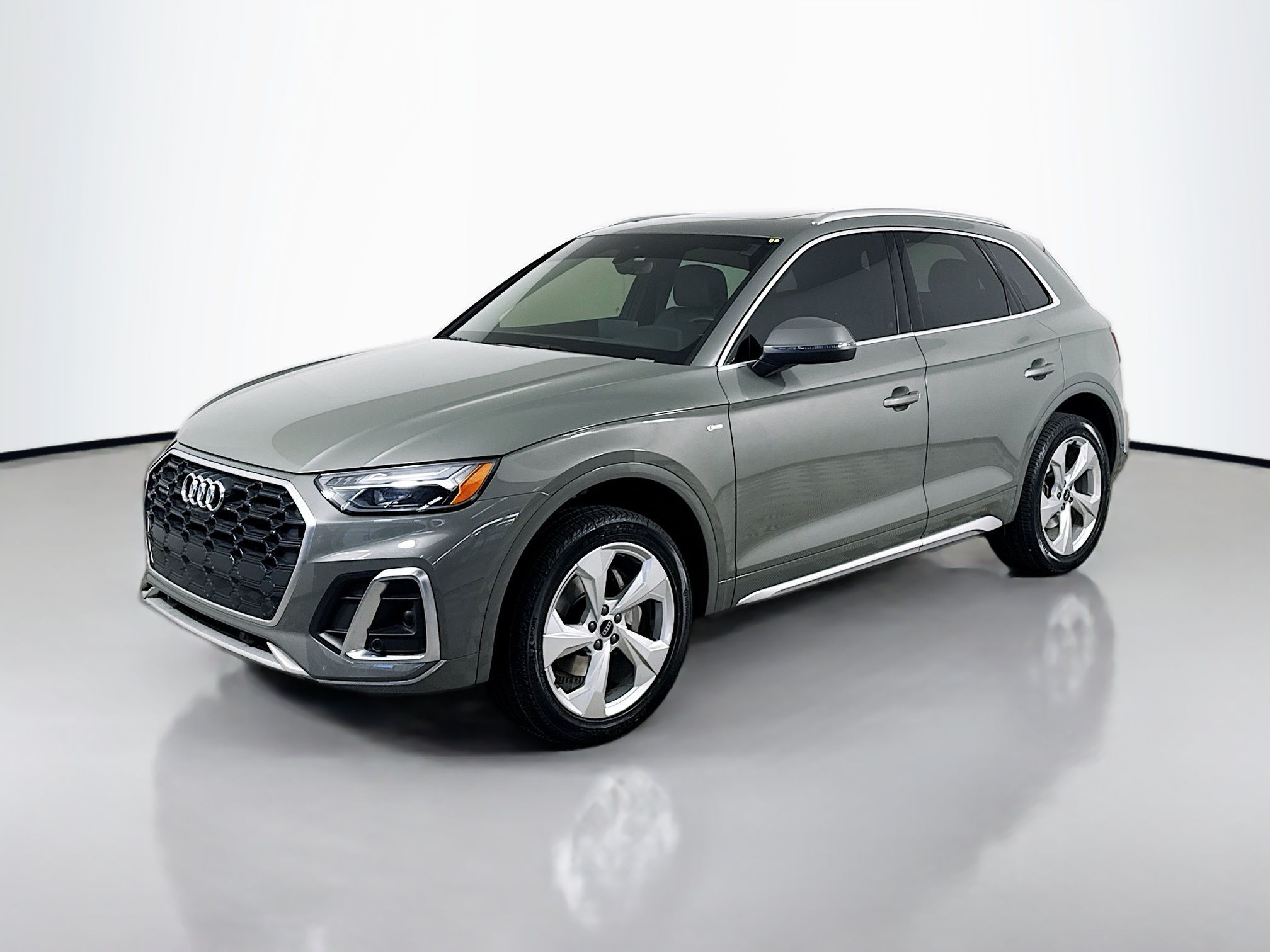 2023 Audi Q5 45 Premium Plus's photo
