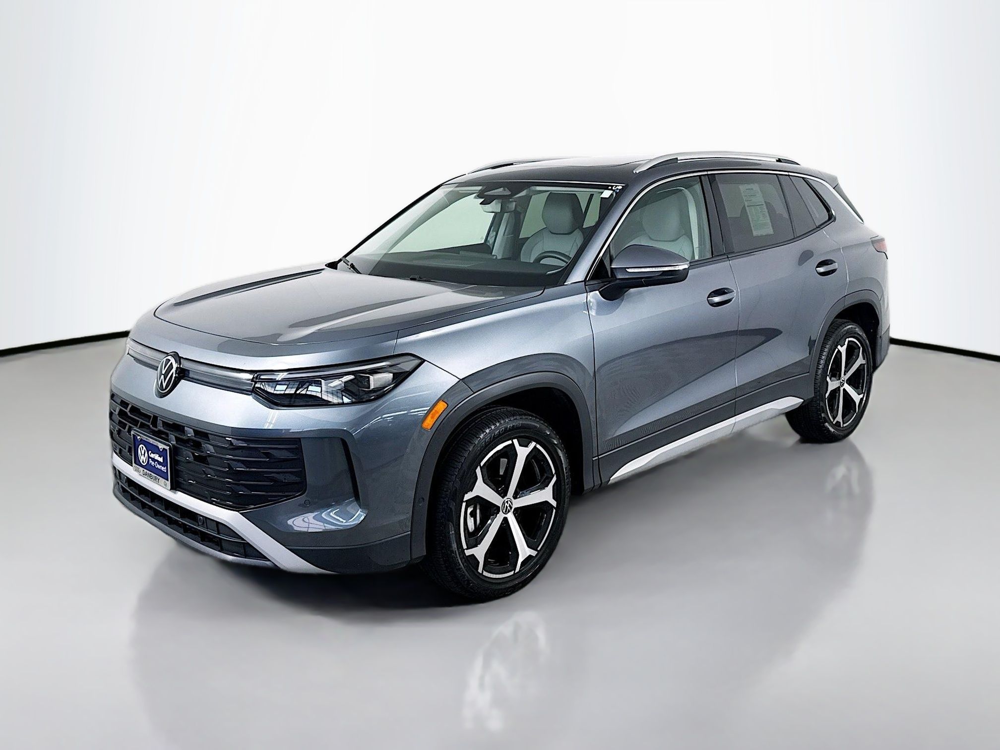 2025 Volkswagen Tiguan 2.0T SE 4Motion's photo