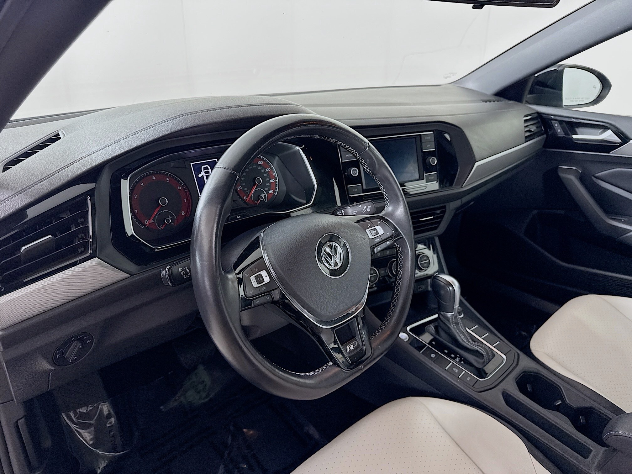 2019 Volkswagen Jetta SE R-Line photo 3