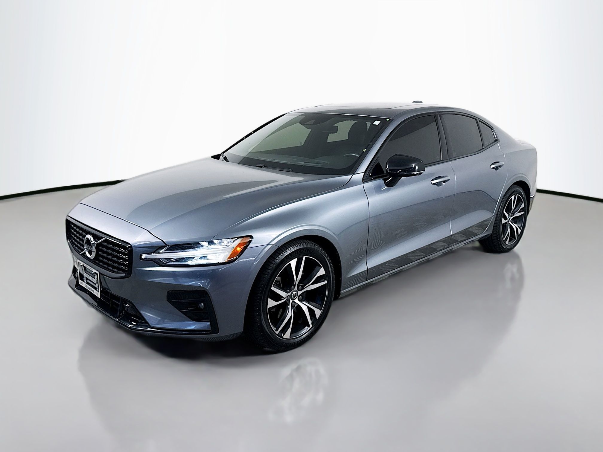 2021 Volvo S60 T5 R-Design's photo