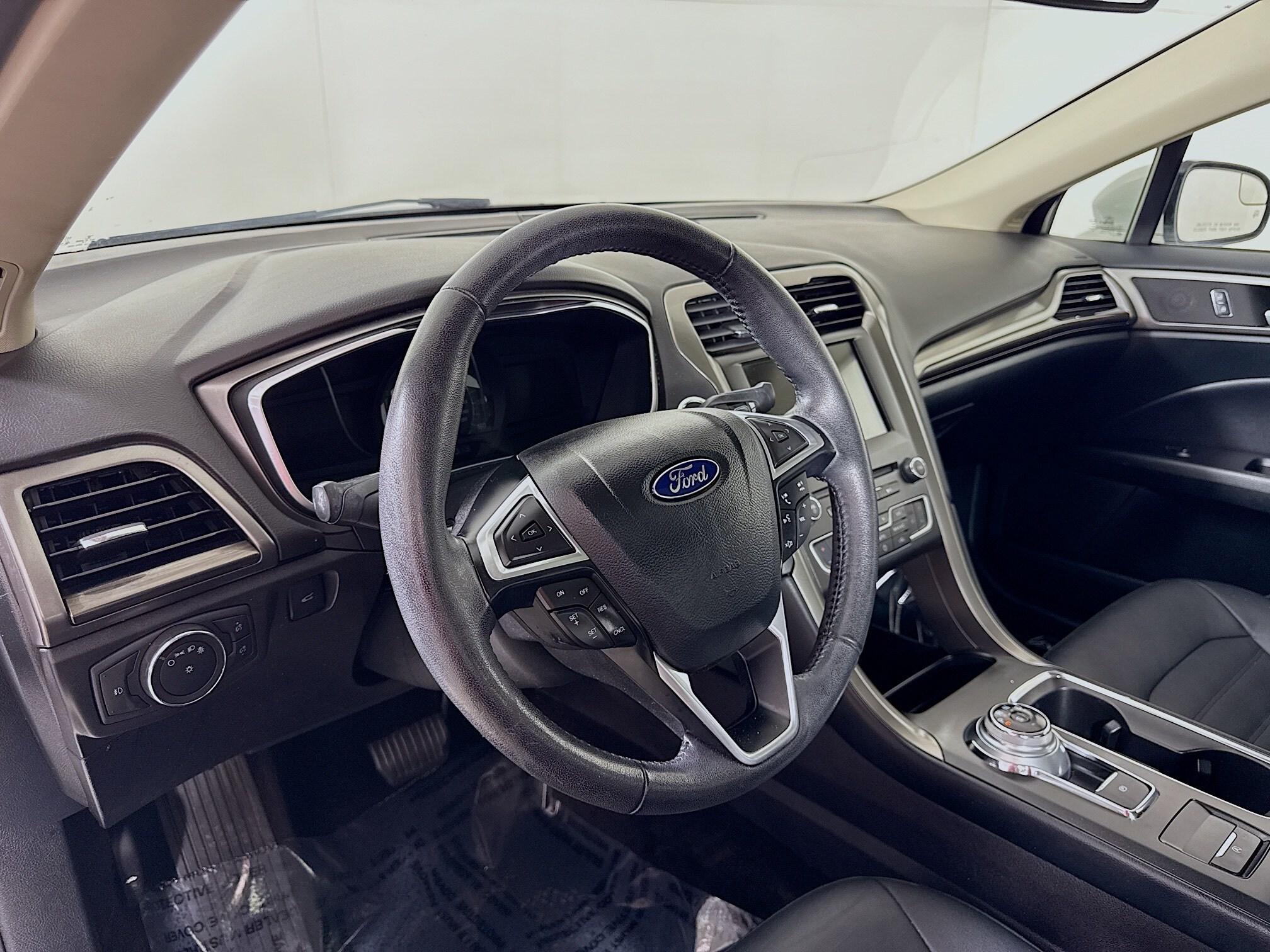 2017 Ford Fusion SE photo 4