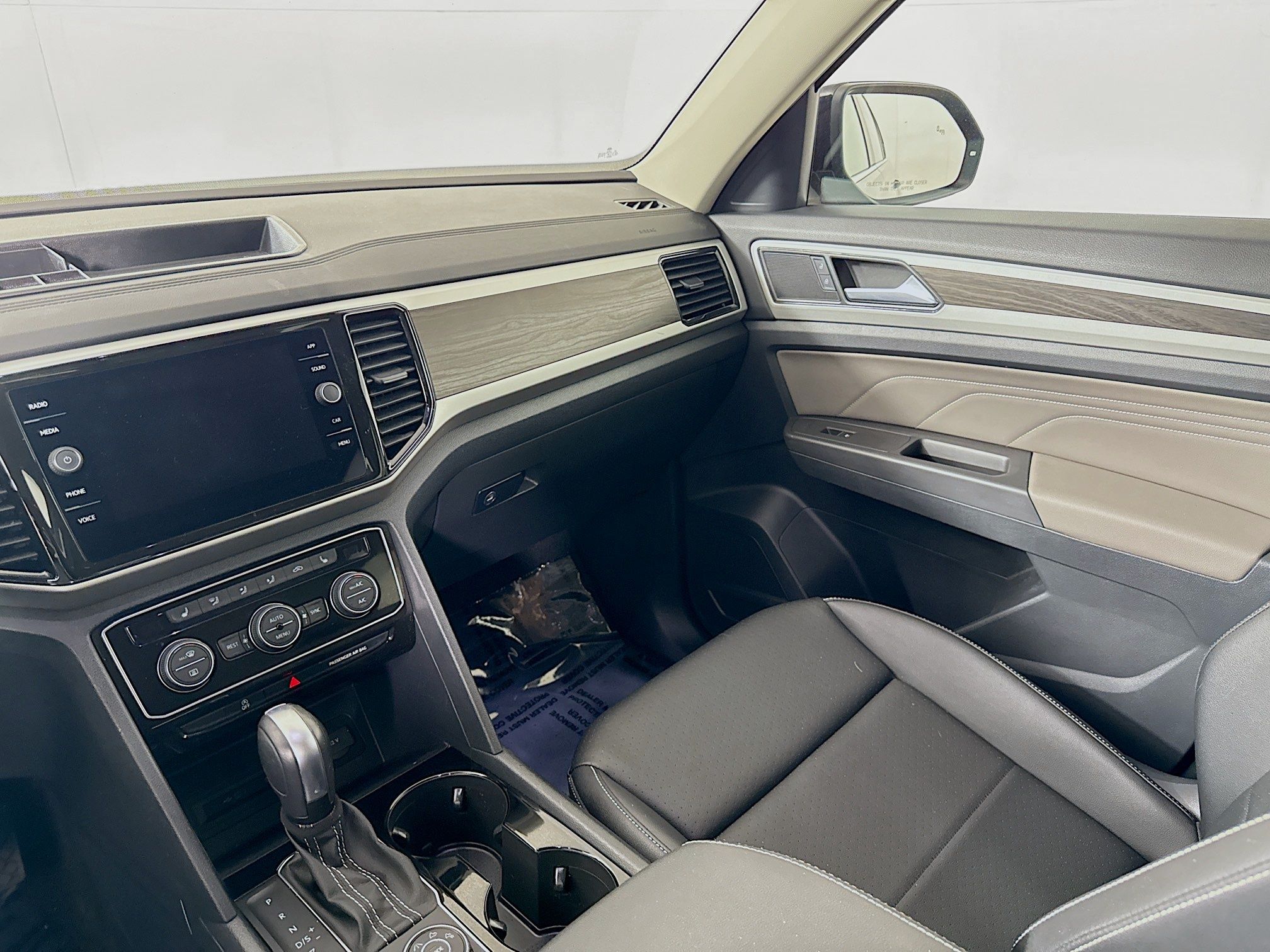 2023 Volkswagen Atlas SE w/Tech - Photo 22