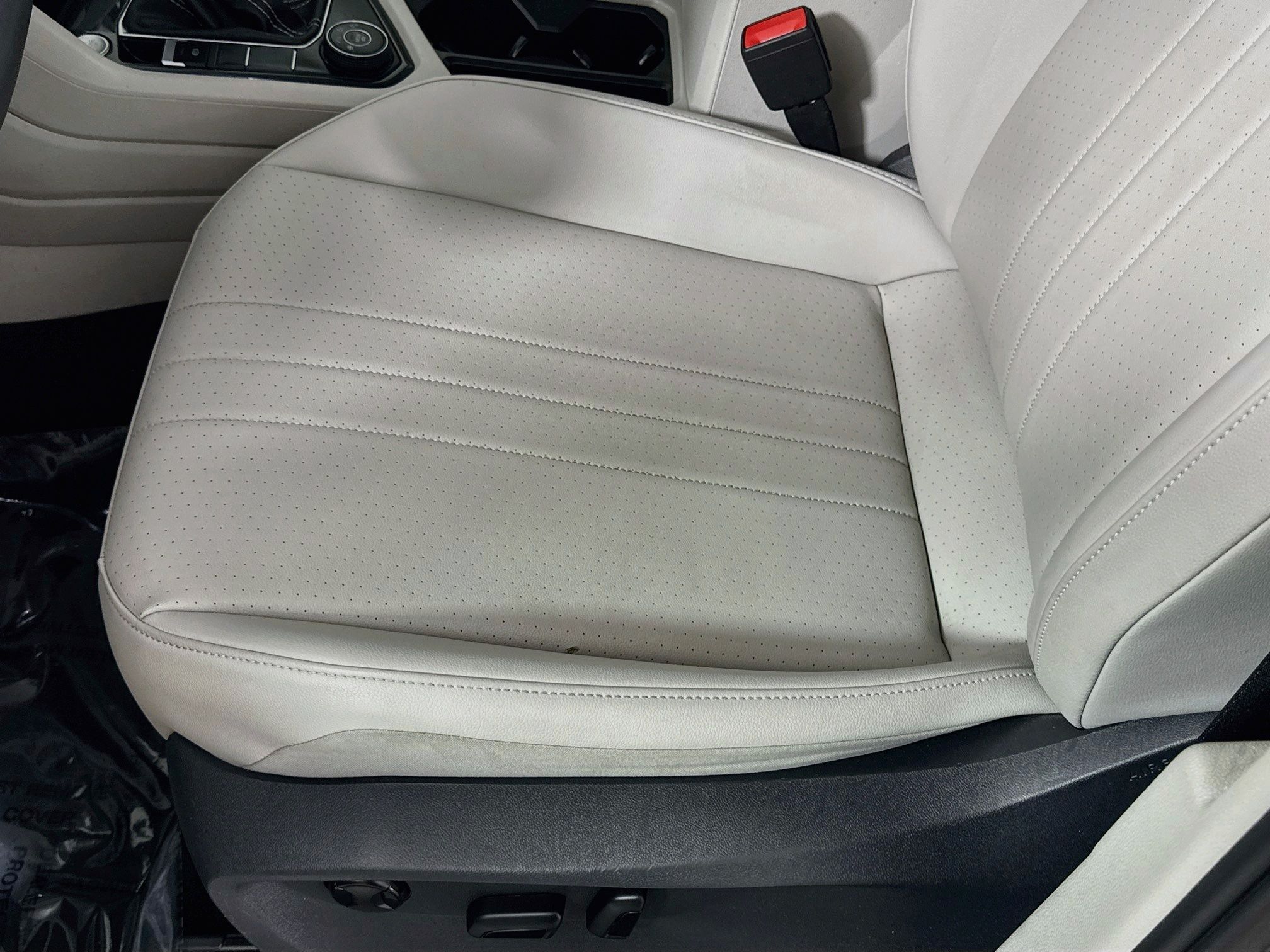 2024 Volkswagen Tiguan SE - Photo 12