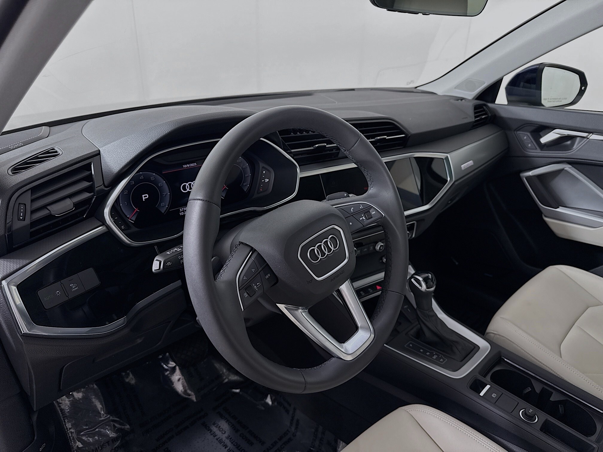 2025 Audi Q3 S line Premium Plus photo 4