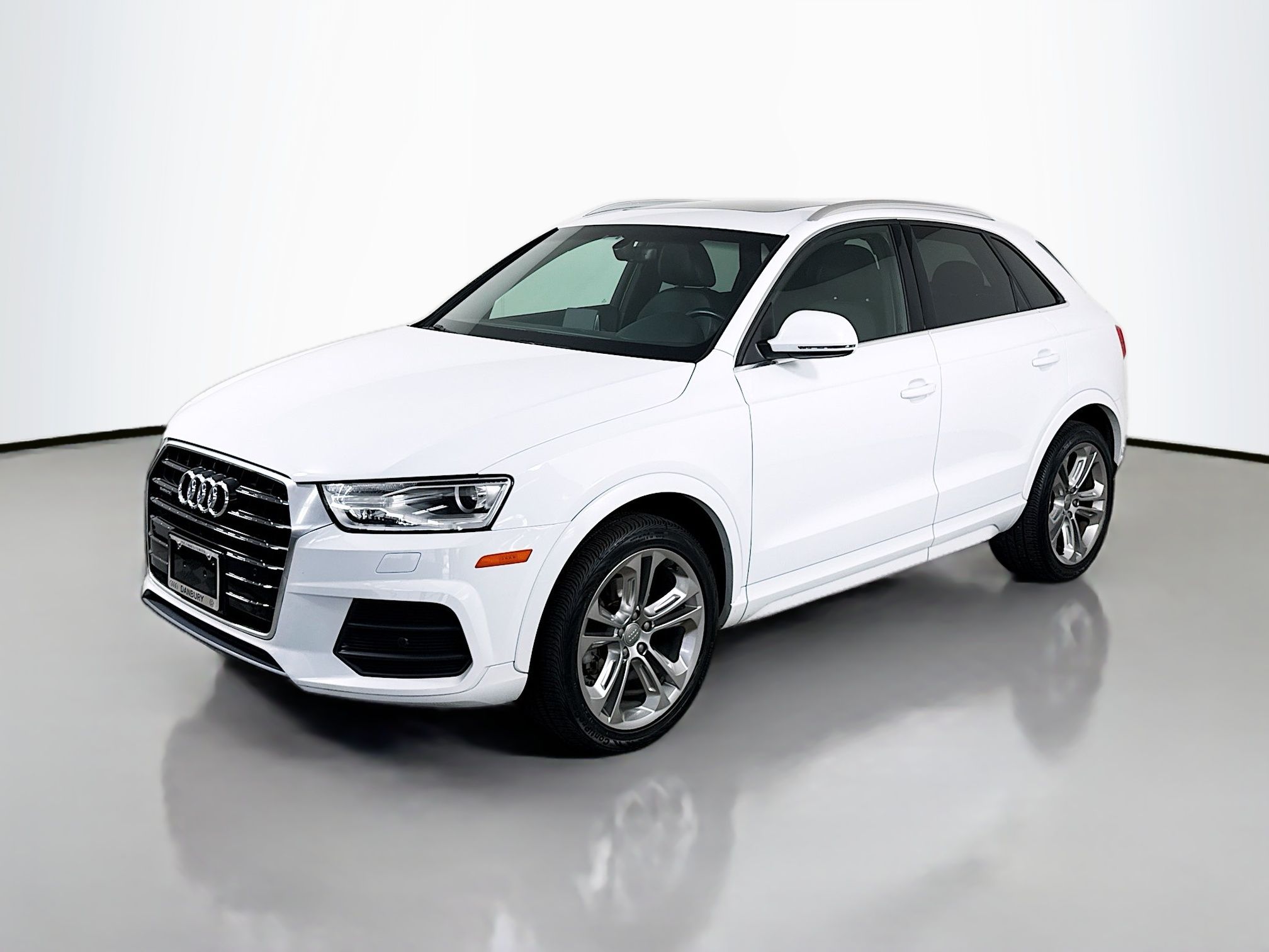 2016 Audi Q3 2.0T quattro tiptronic Premium Plus's photo