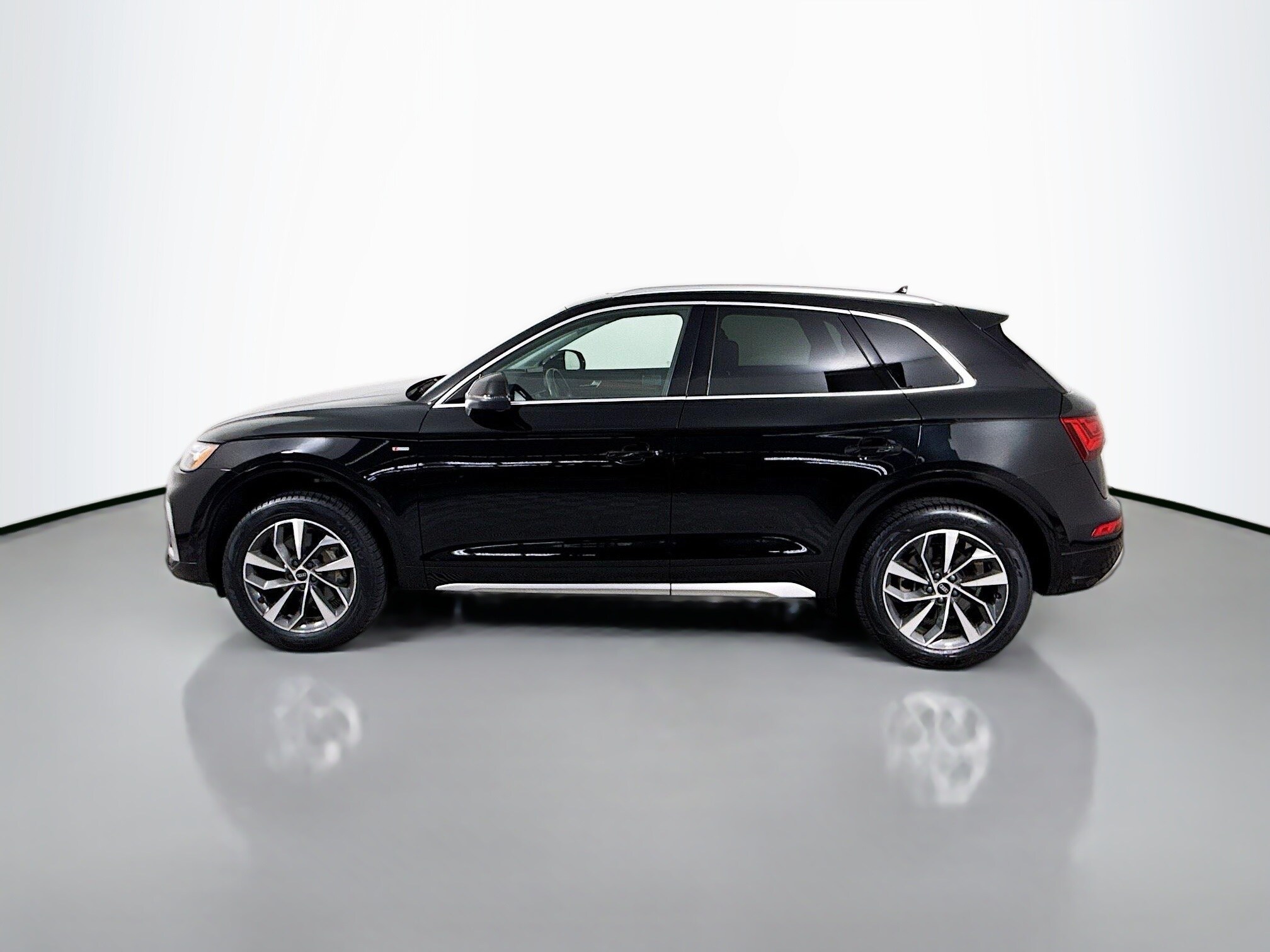 2023 Audi Q5 45 S line Premium Plus photo 2