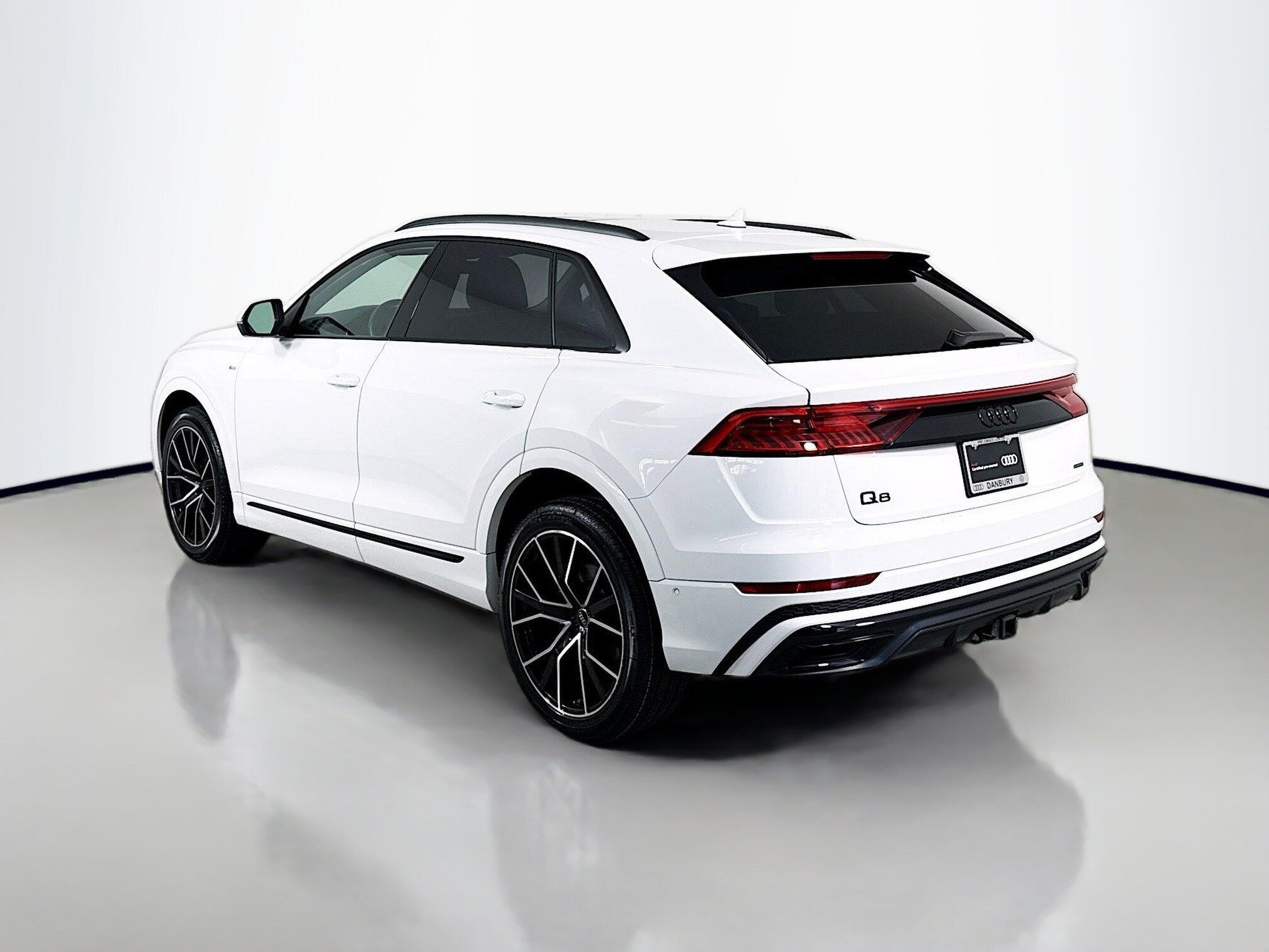 2023 Audi Q8 55 Premium Plus photo 3