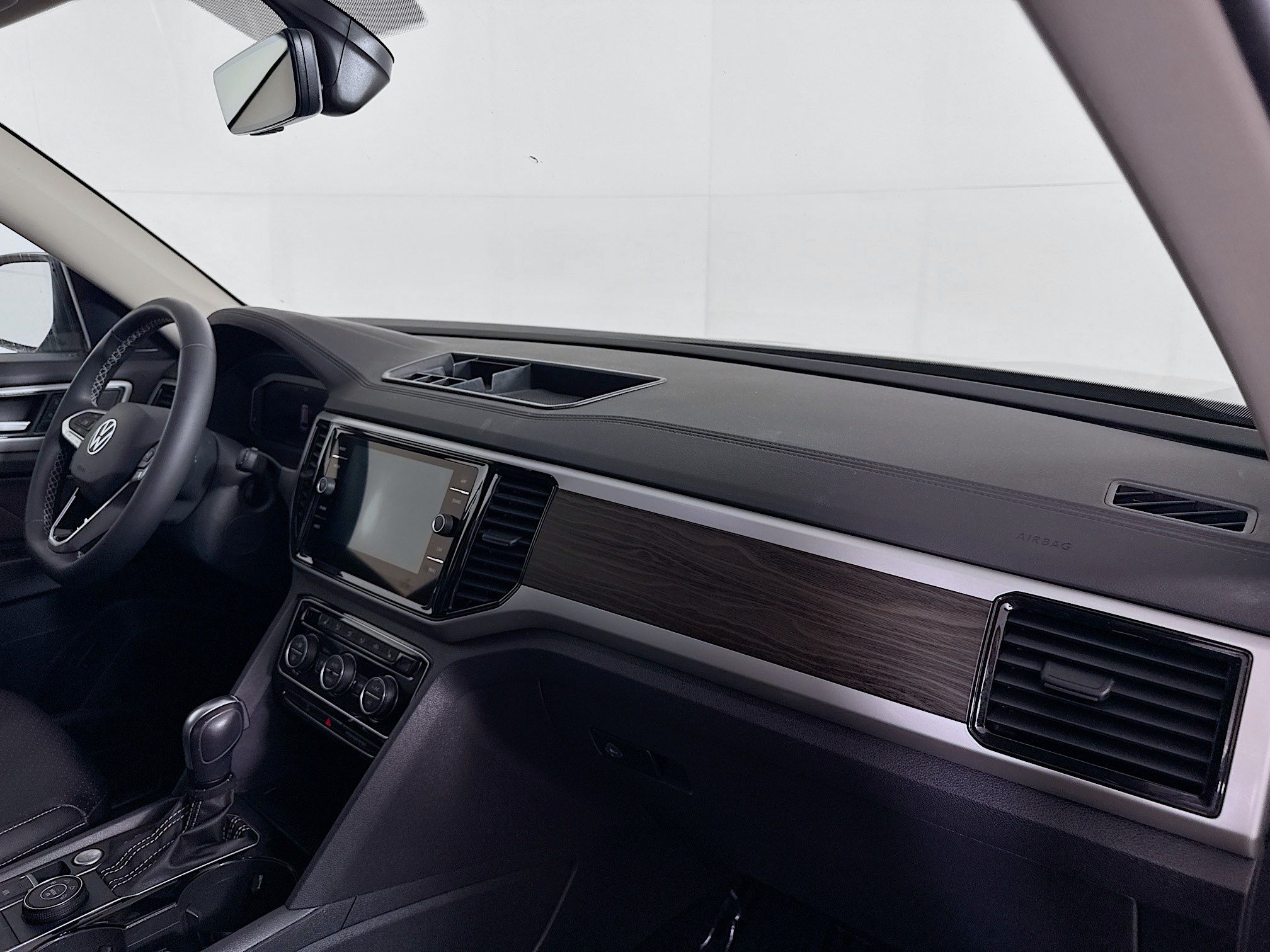 2023 Volkswagen Atlas SE w/Tech - Photo 27