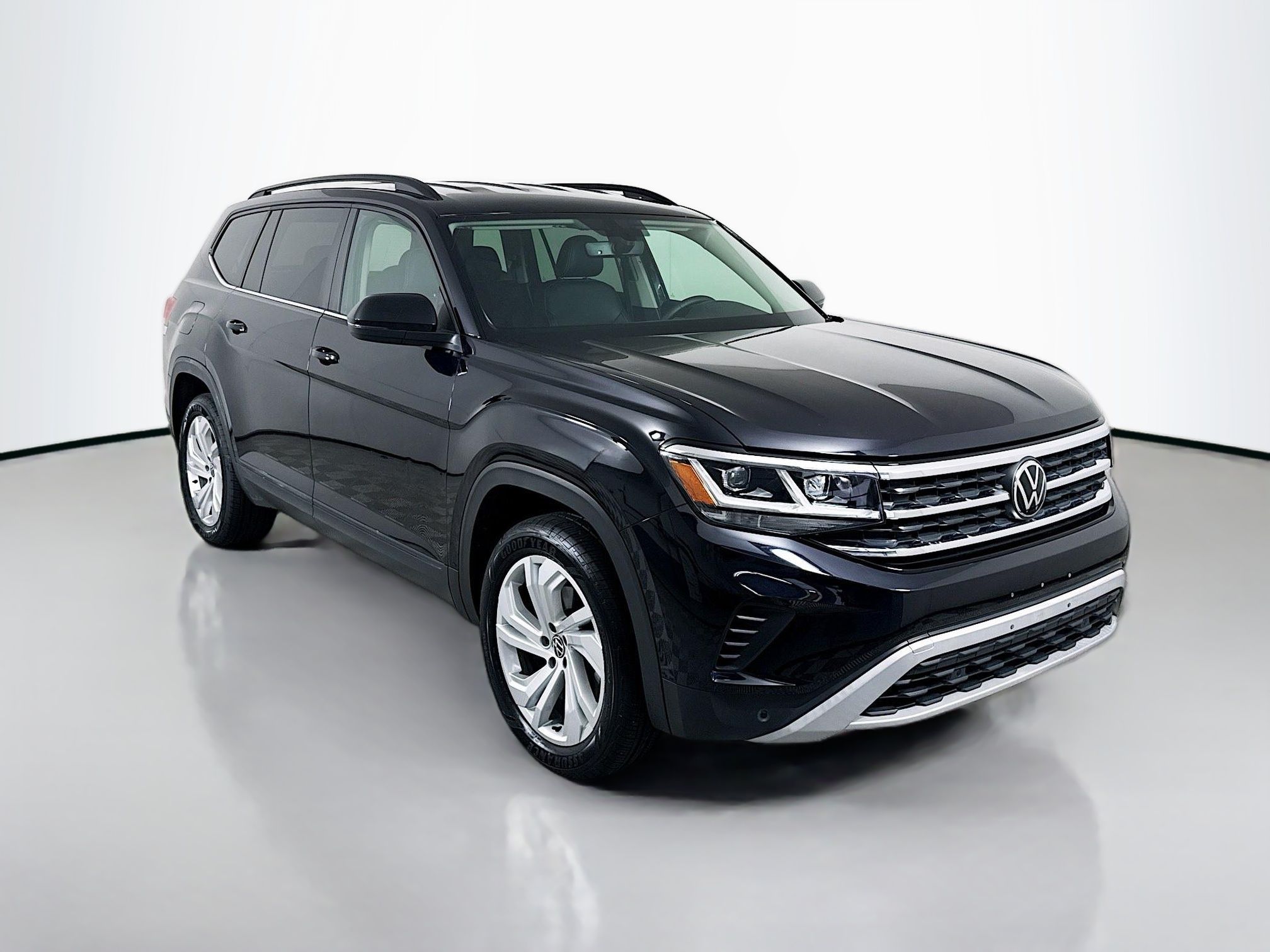 2023 Volkswagen Atlas SE w/Tech - Photo 7
