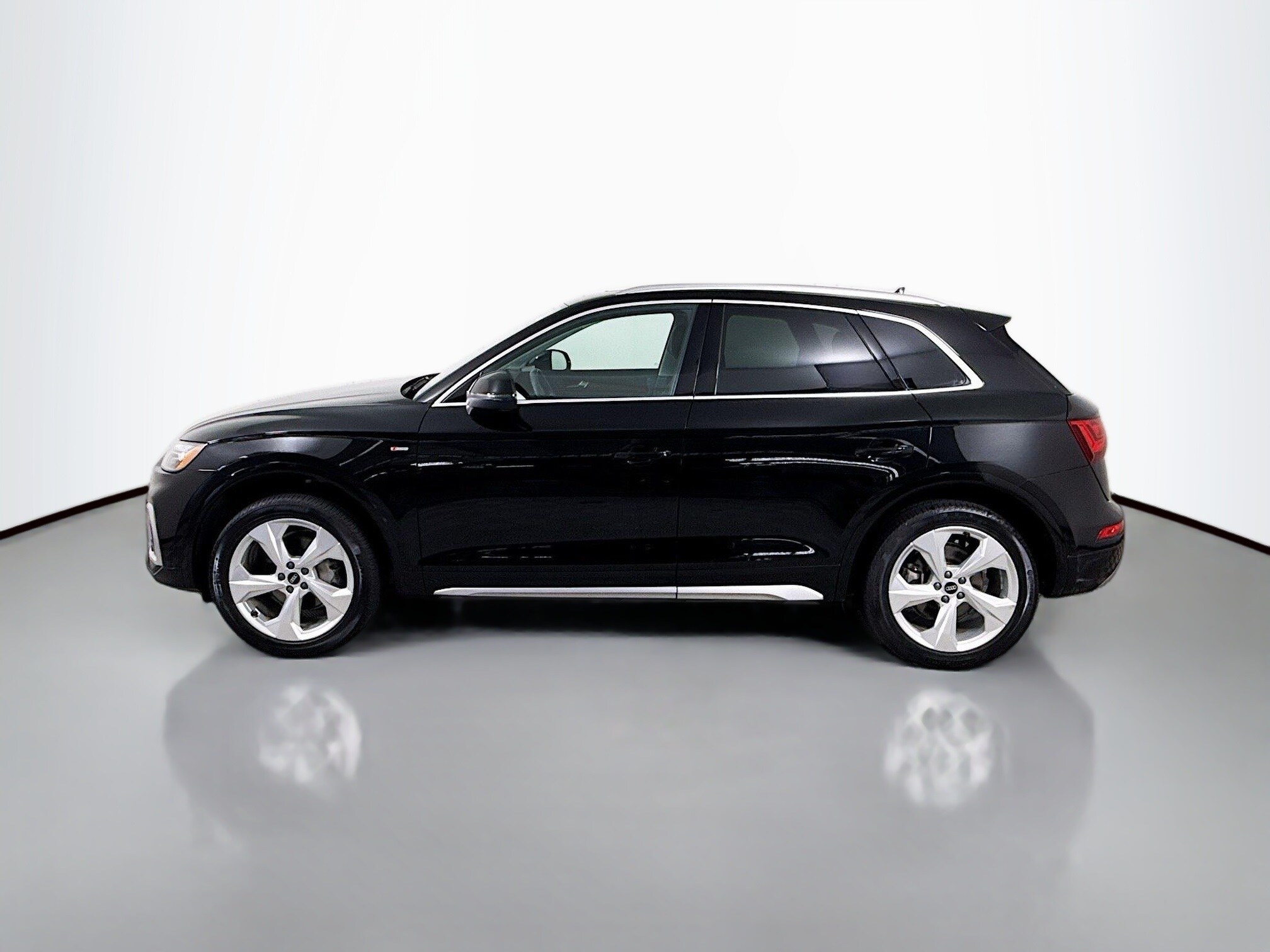 2022 Audi Q5 45 S line Premium Plus photo 2