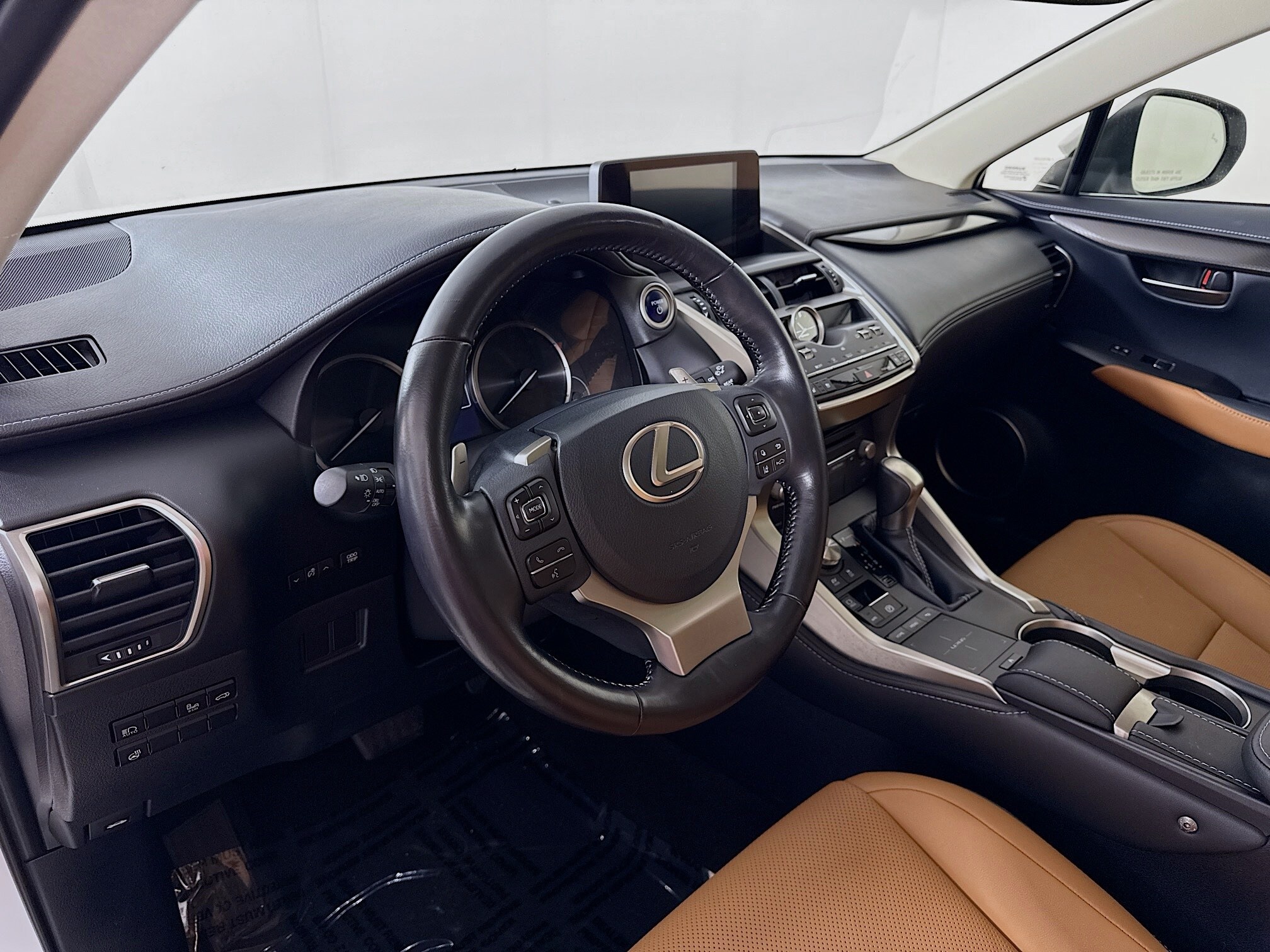 2020 Lexus NX 300h photo 4