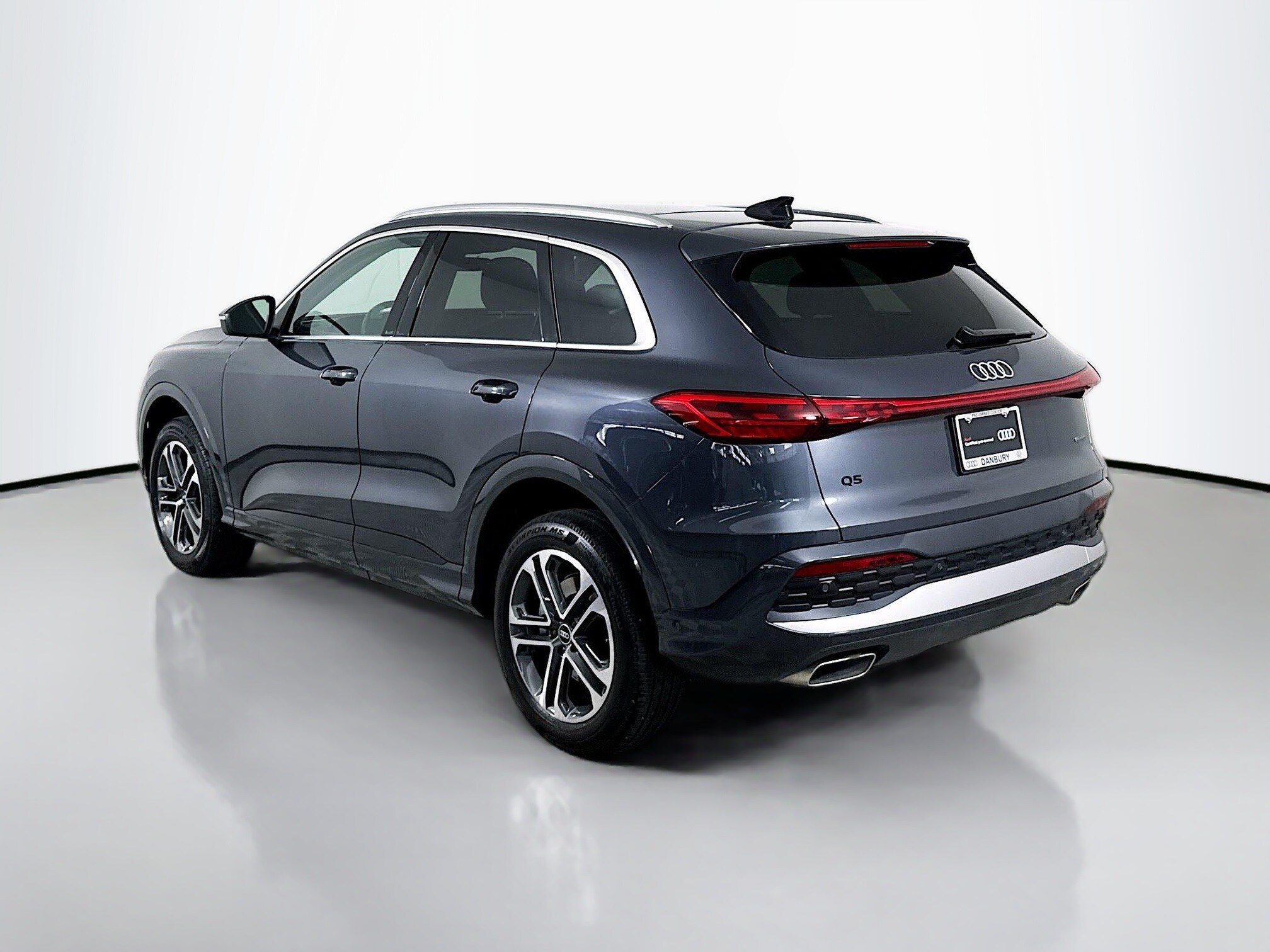 2025 Audi Q5 2.0T Premium Plus photo 3