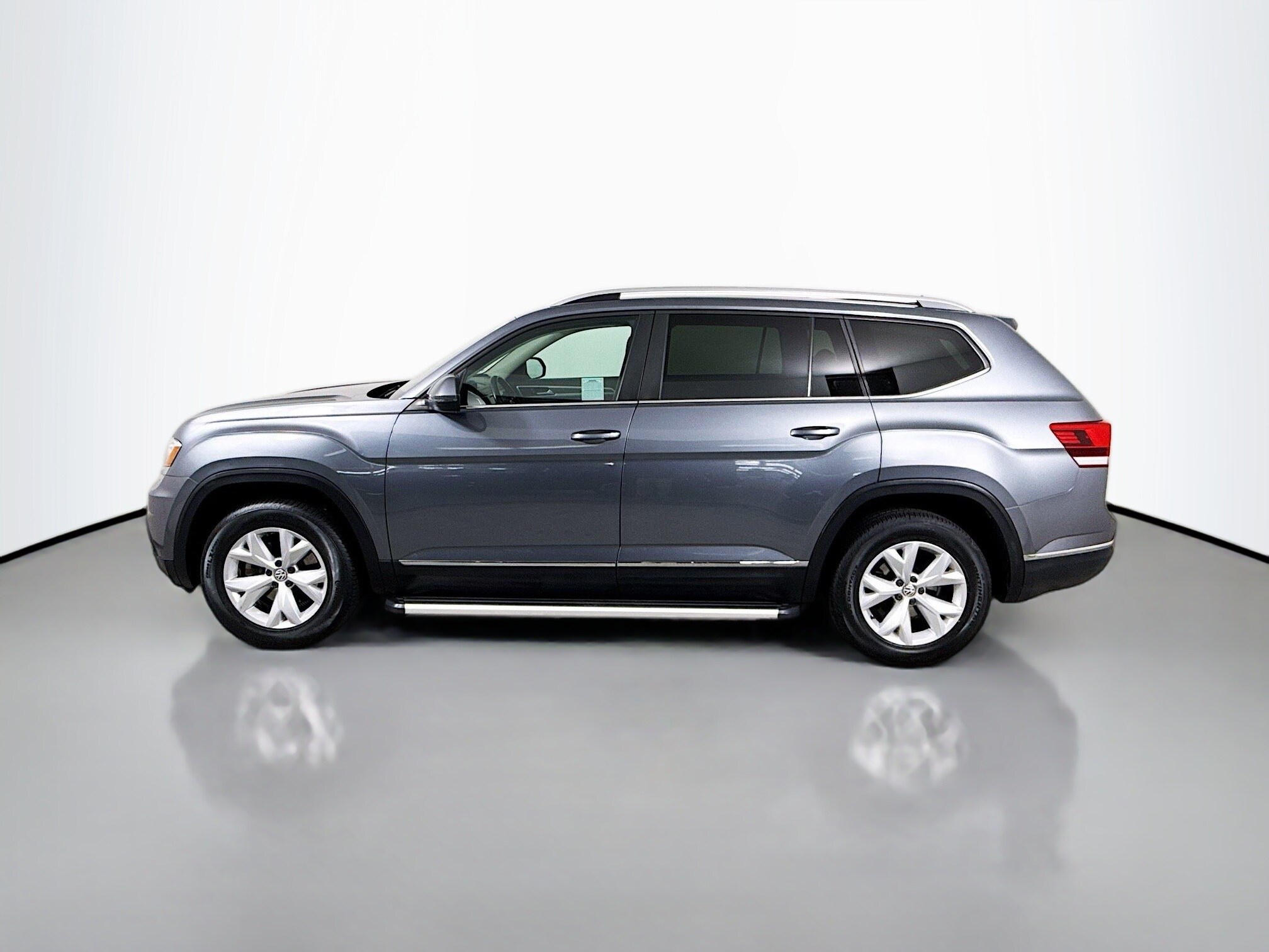 2018 Volkswagen Atlas SEL photo 2