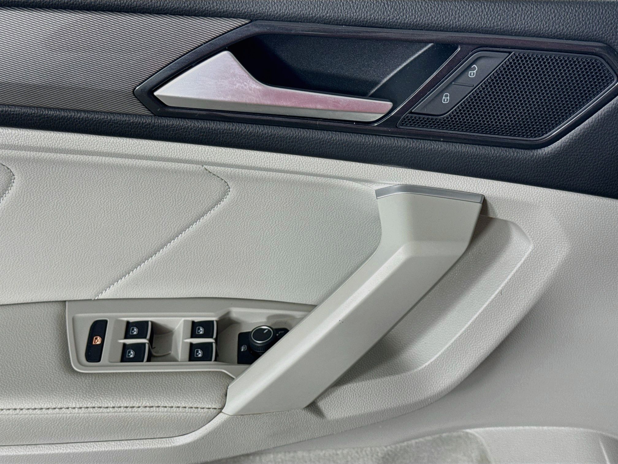 2024 Volkswagen Tiguan SE - Photo 11