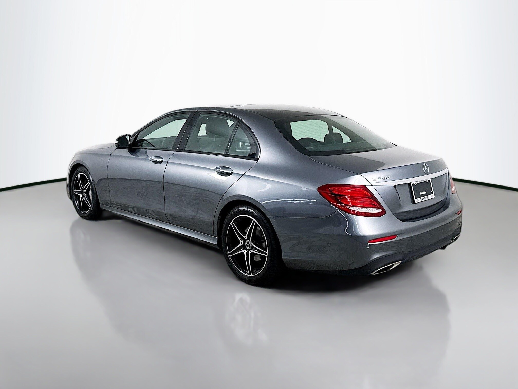 2018 Mercedes Benz E 300 Sedan photo 3