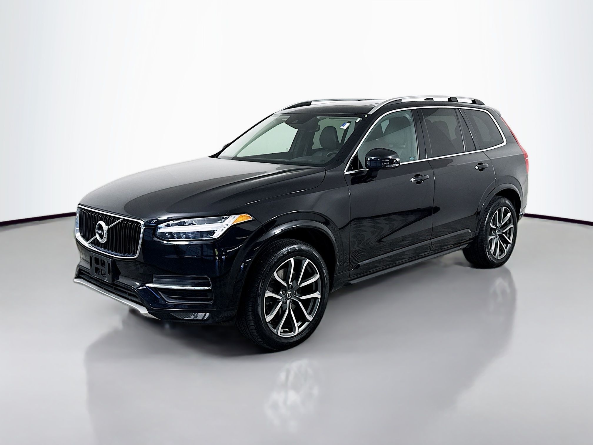 2018 Volvo XC90 T5 AWD Momentum's photo