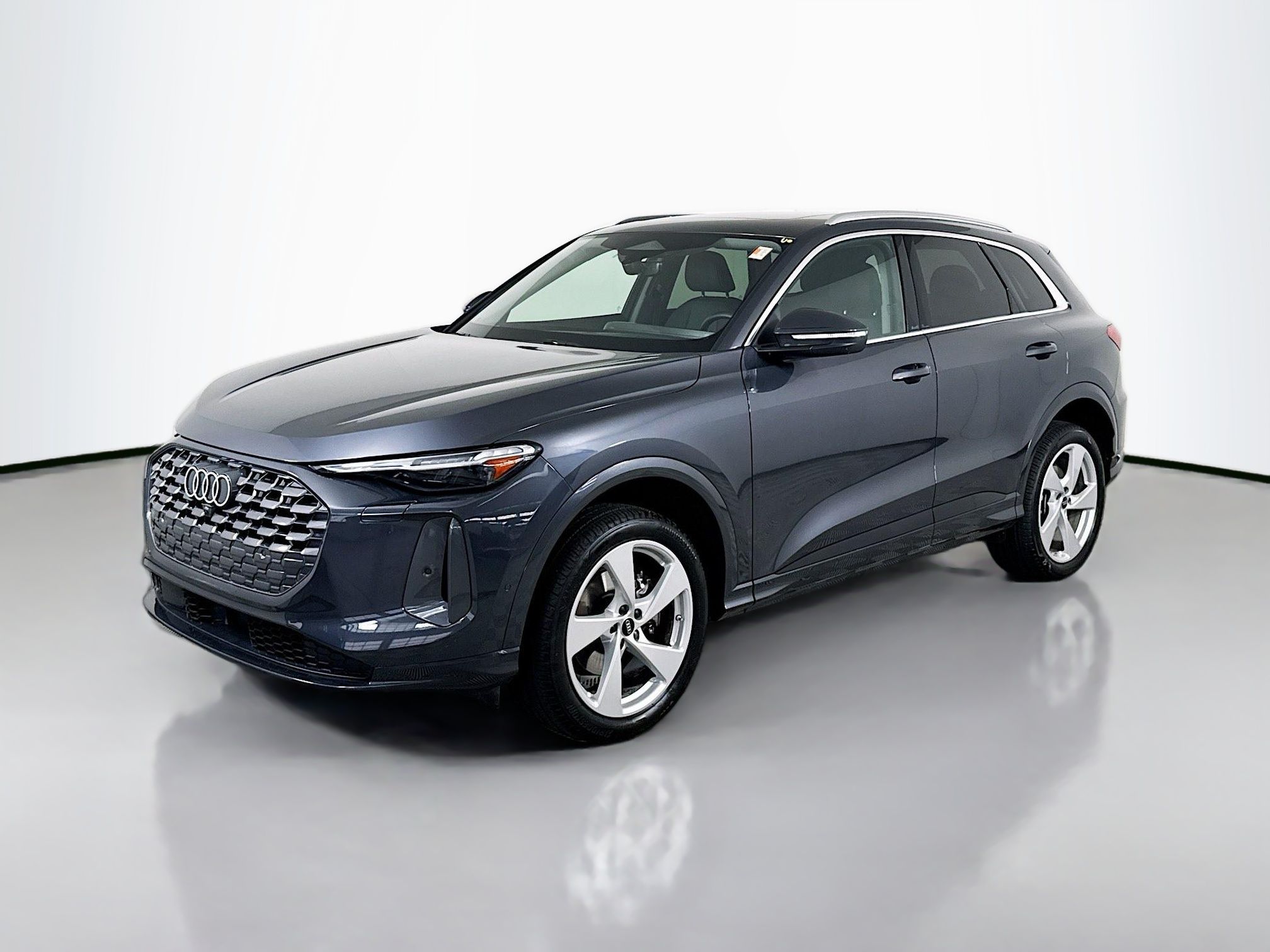 2025 Audi Q5 Premium Plus quattro's photo
