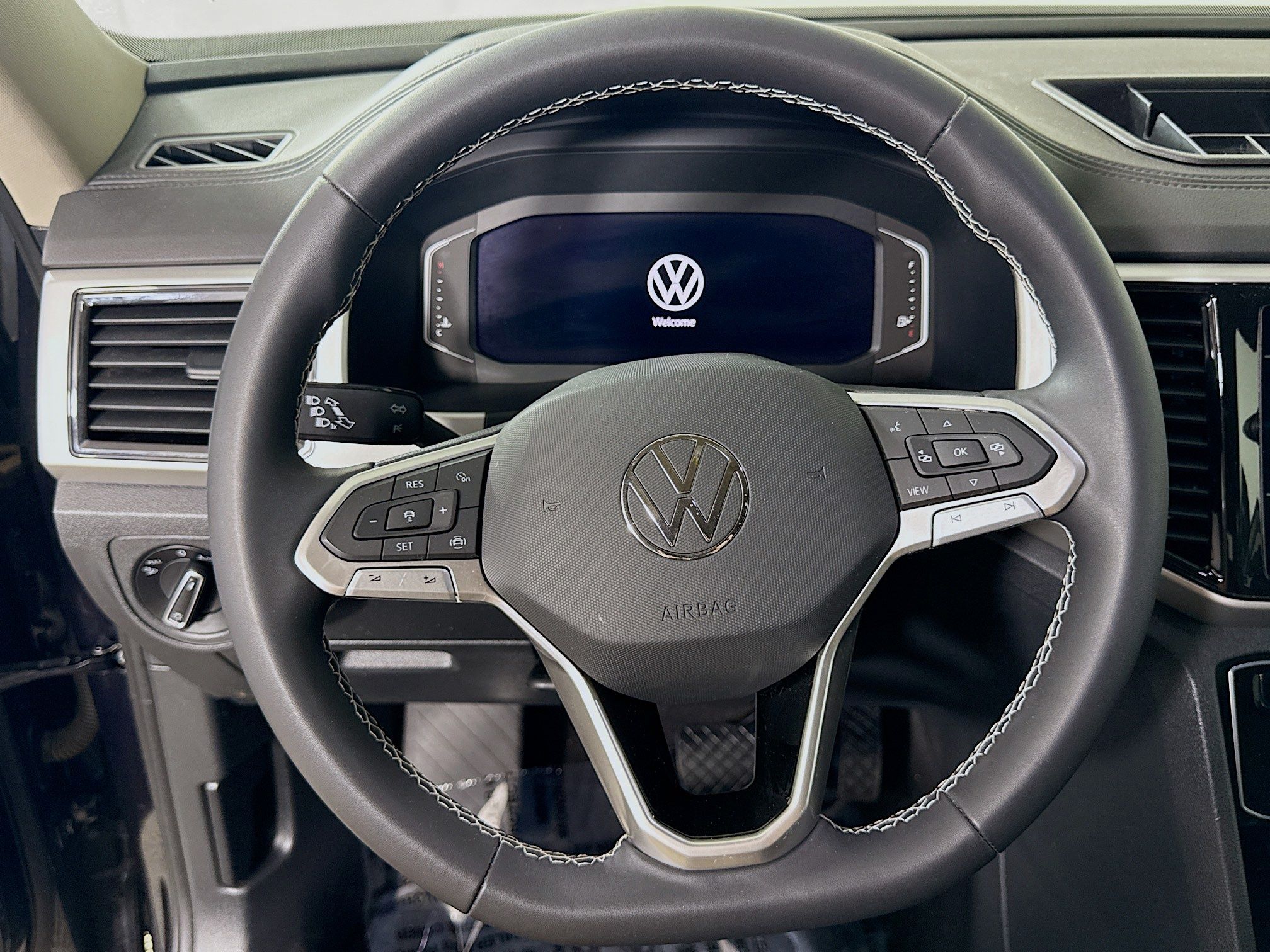 2023 Volkswagen Atlas SE w/Tech - Photo 14