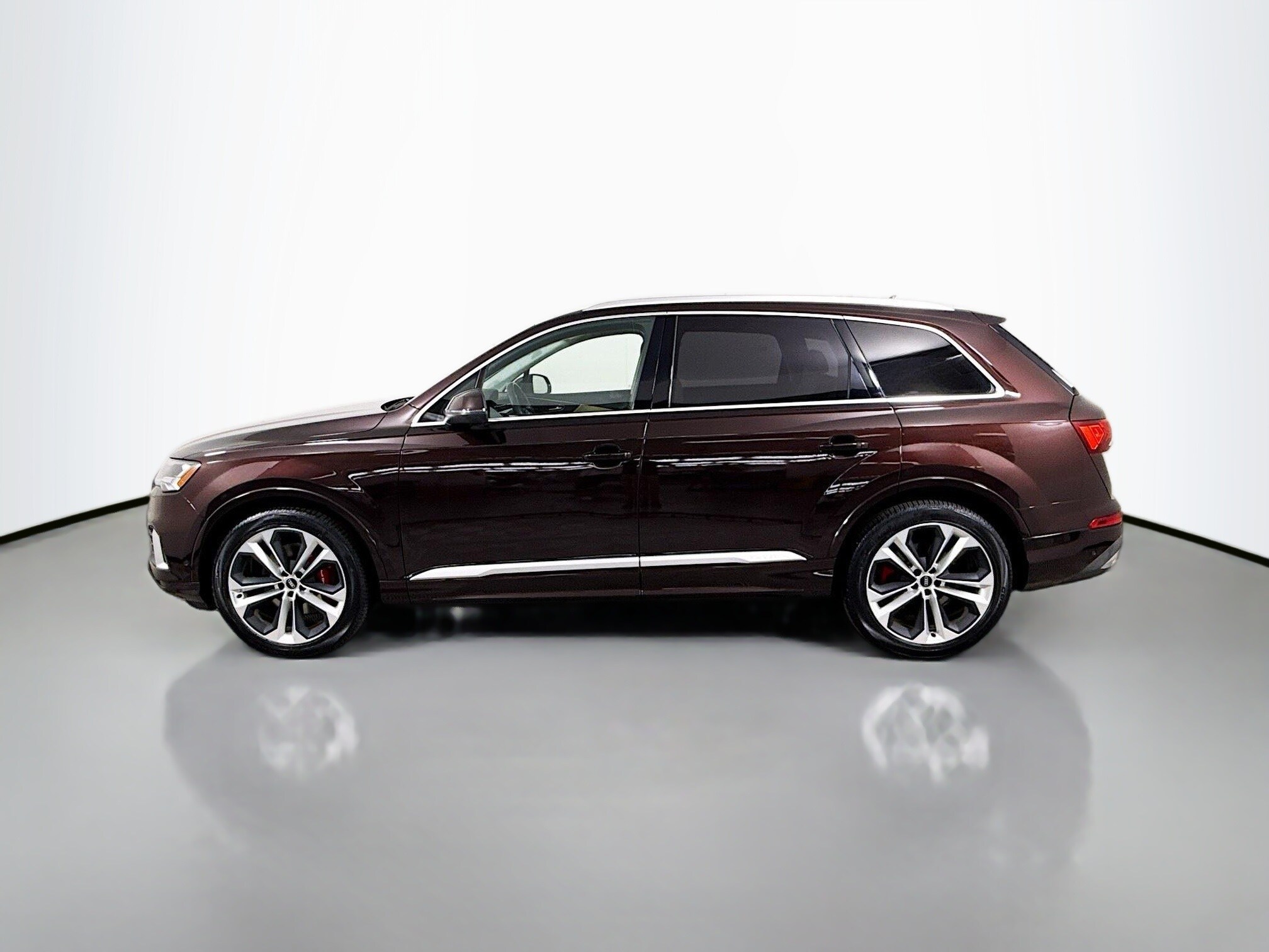 2021 Audi Q7 55 Prestige photo 2