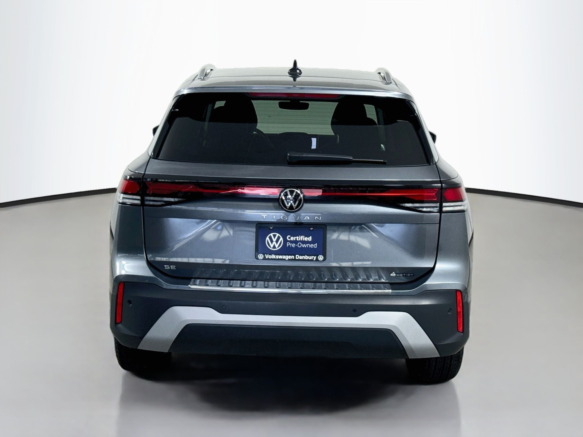 2025 Volkswagen Tiguan SE - Photo 10