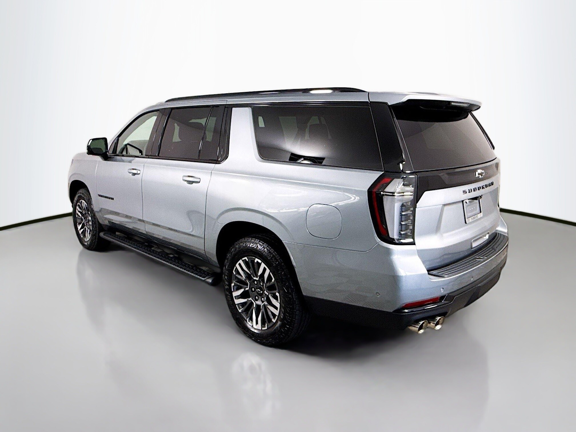 2025 Chevrolet Suburban Z71 photo 2