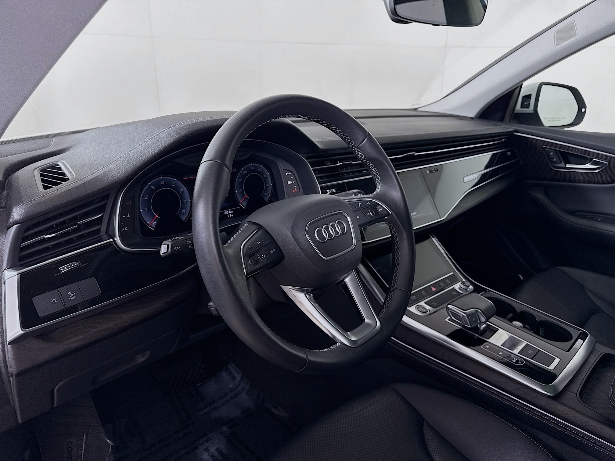 2023 Audi Q8 55 Premium Plus photo 4