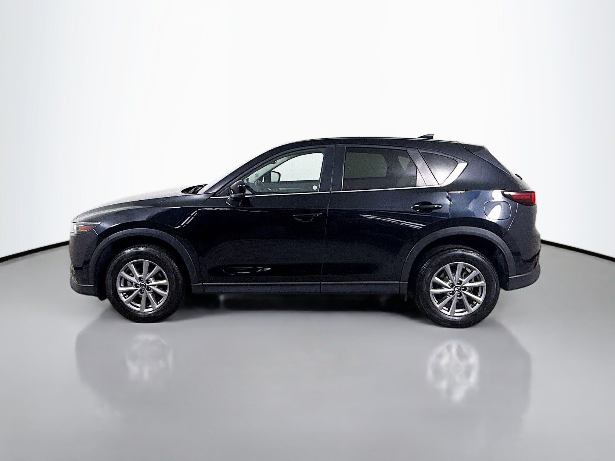 2023 Mazda CX-5 2.5 S Preferred photo 2