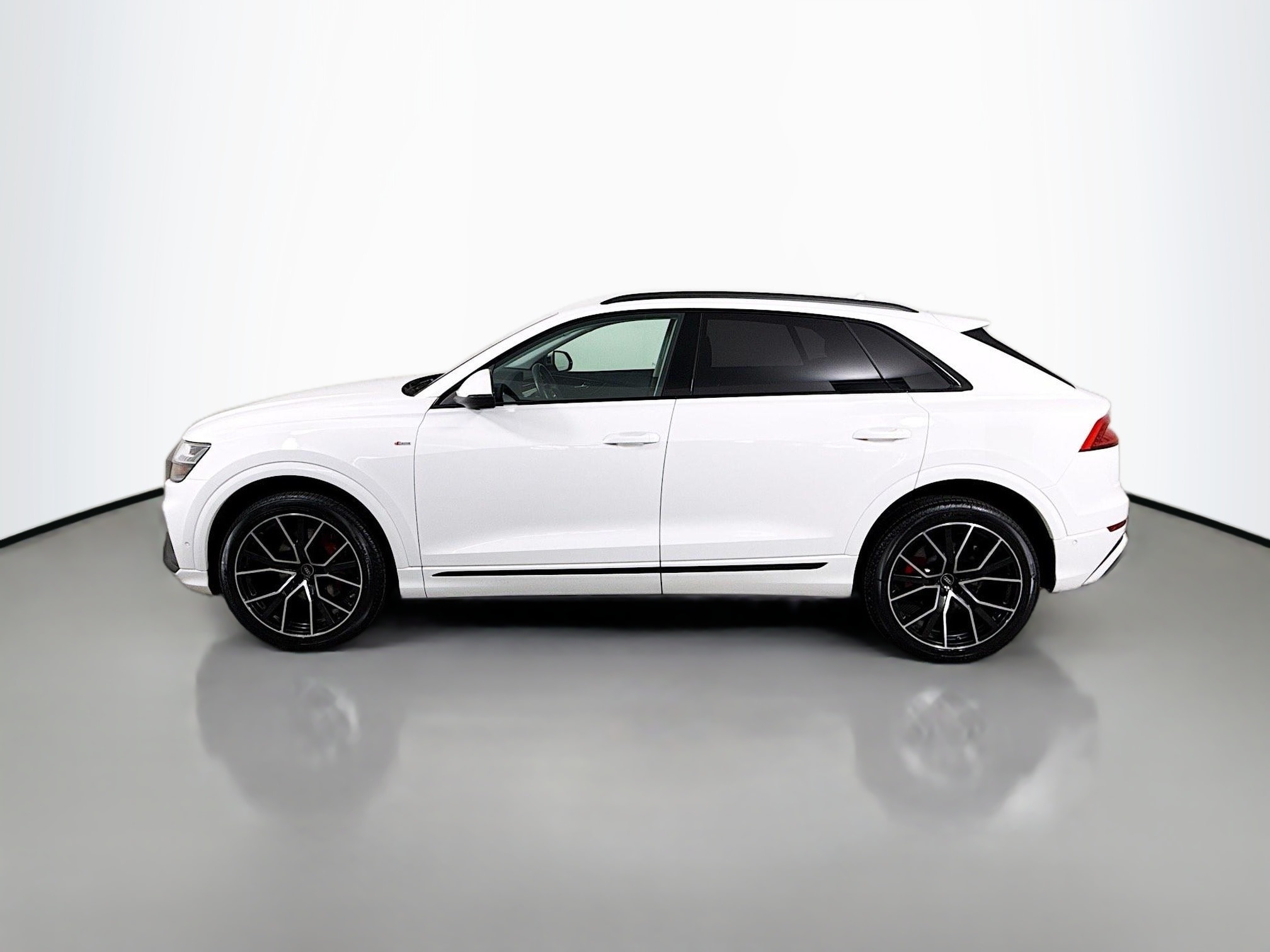 2023 Audi Q8 55 Premium Plus photo 2